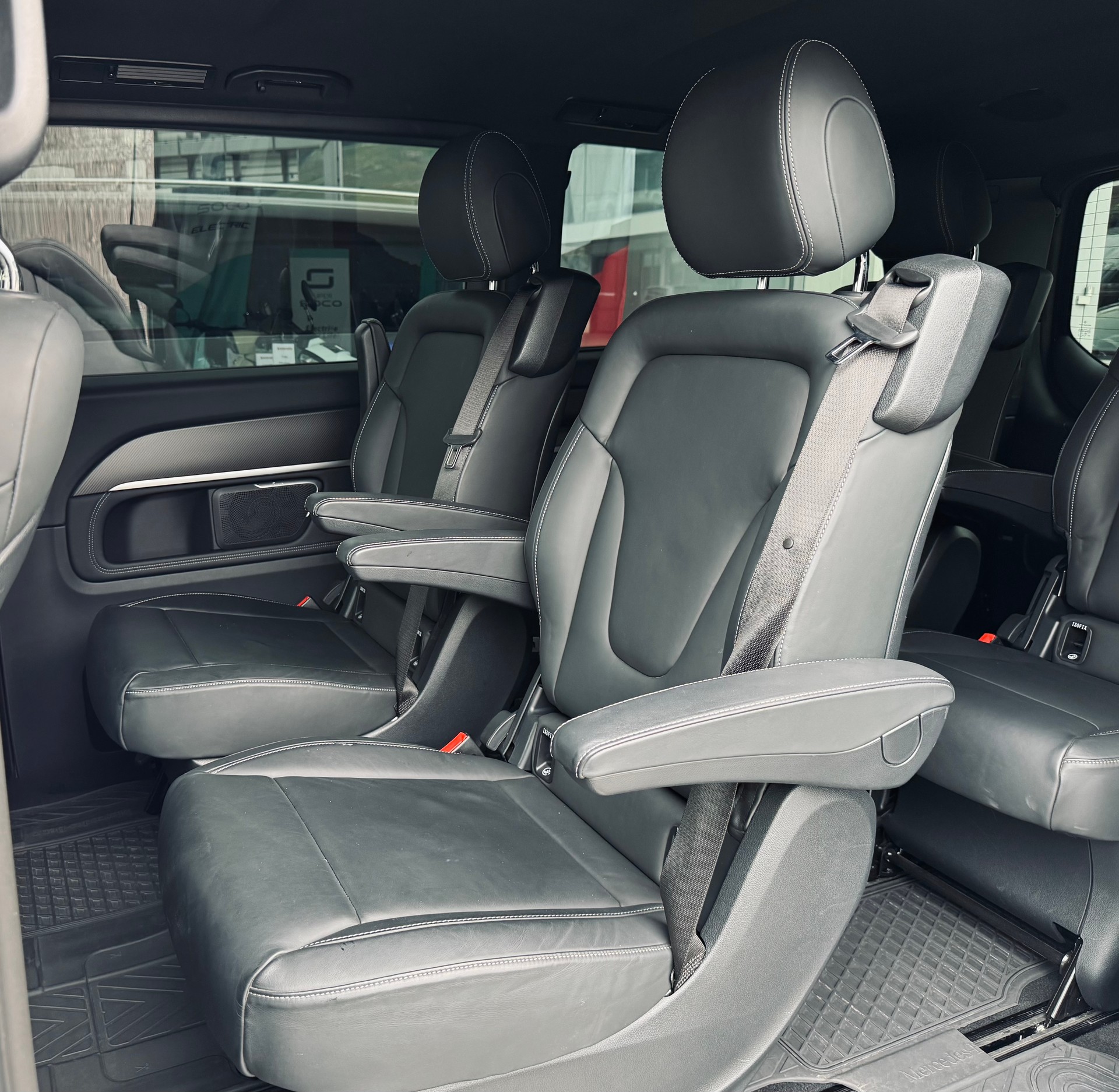 MERCEDES-BENZ V 250 d Swiss Edition lang 4Matic AMG Line-image-12