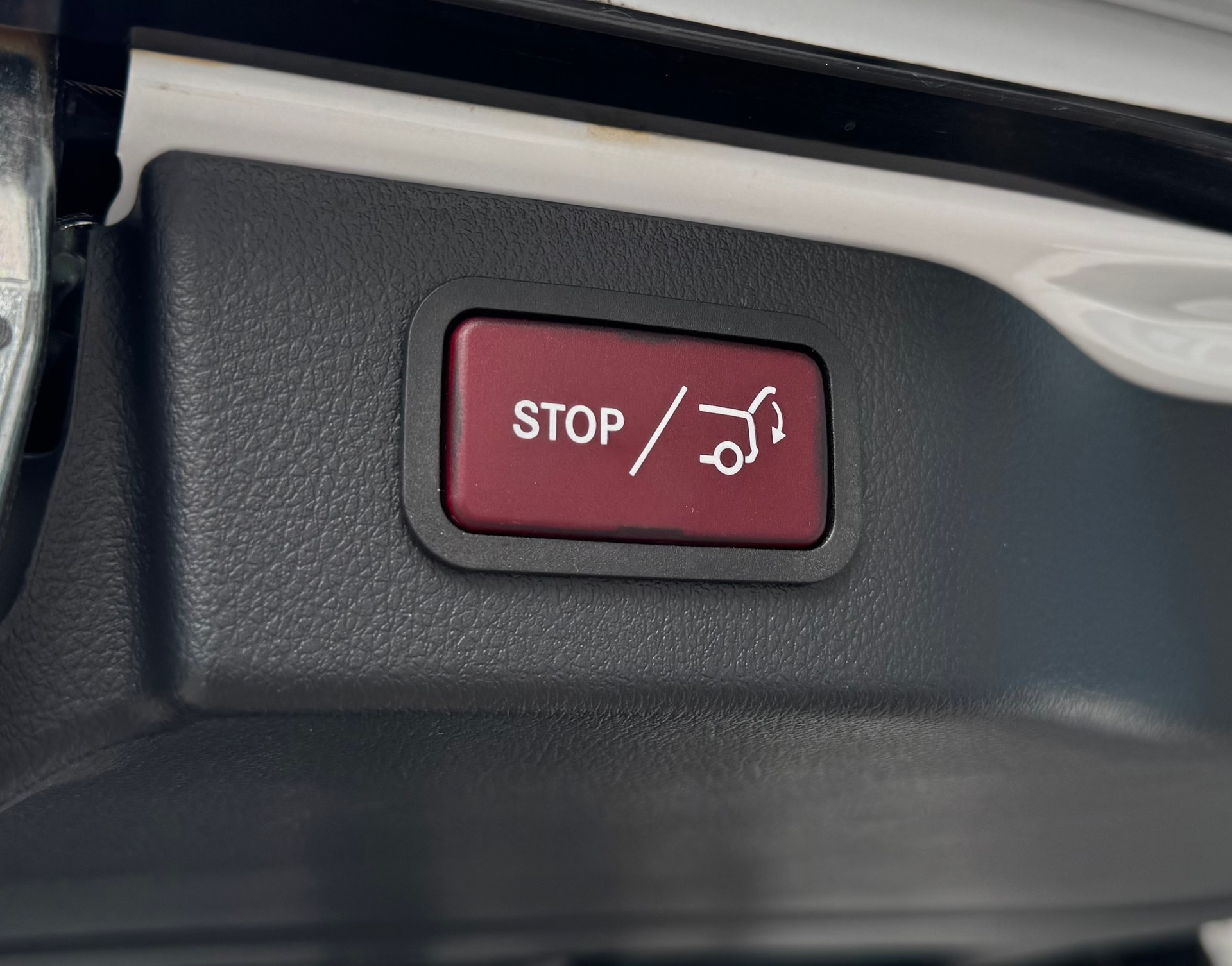 MERCEDES-BENZ V 250 d Swiss Edition lang 4Matic AMG Line-image-16