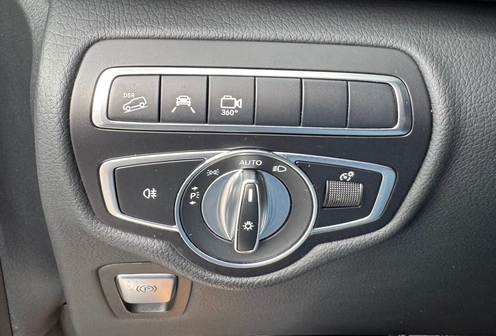 MERCEDES-BENZ V 250 d Swiss Edition lang 4Matic AMG Line-image-25