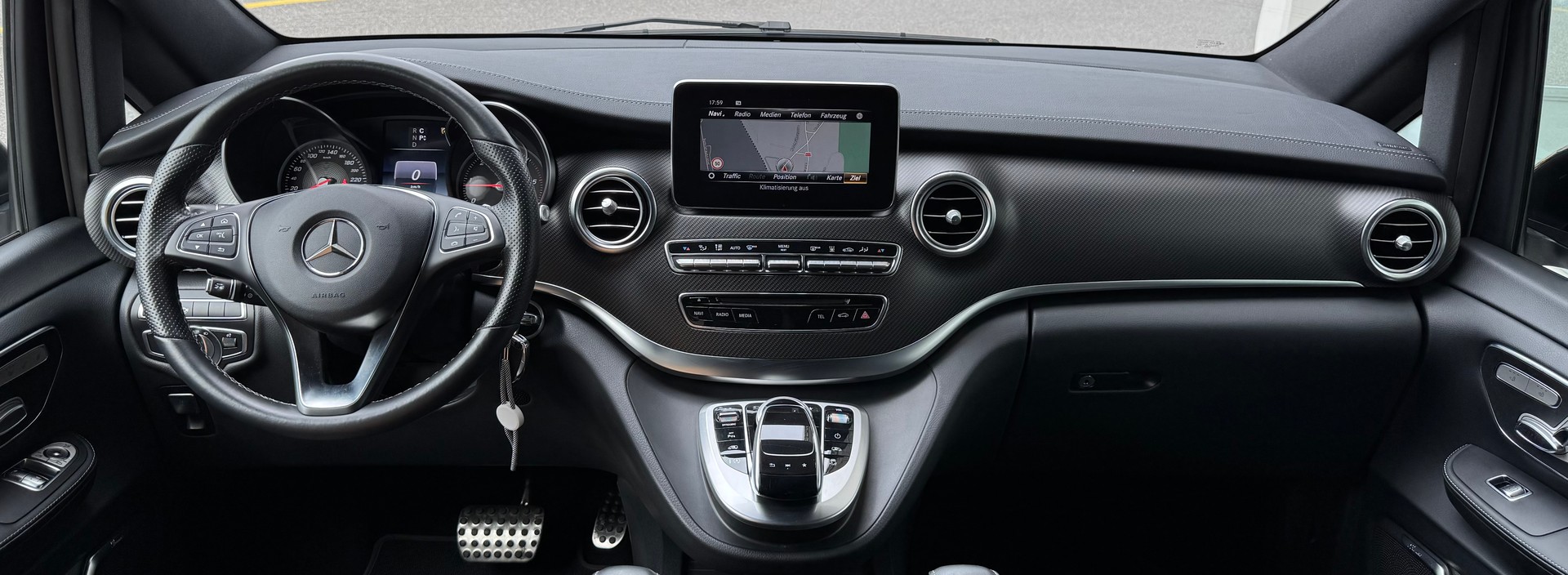 MERCEDES-BENZ V 250 d Swiss Edition lang 4Matic AMG Line-image-17