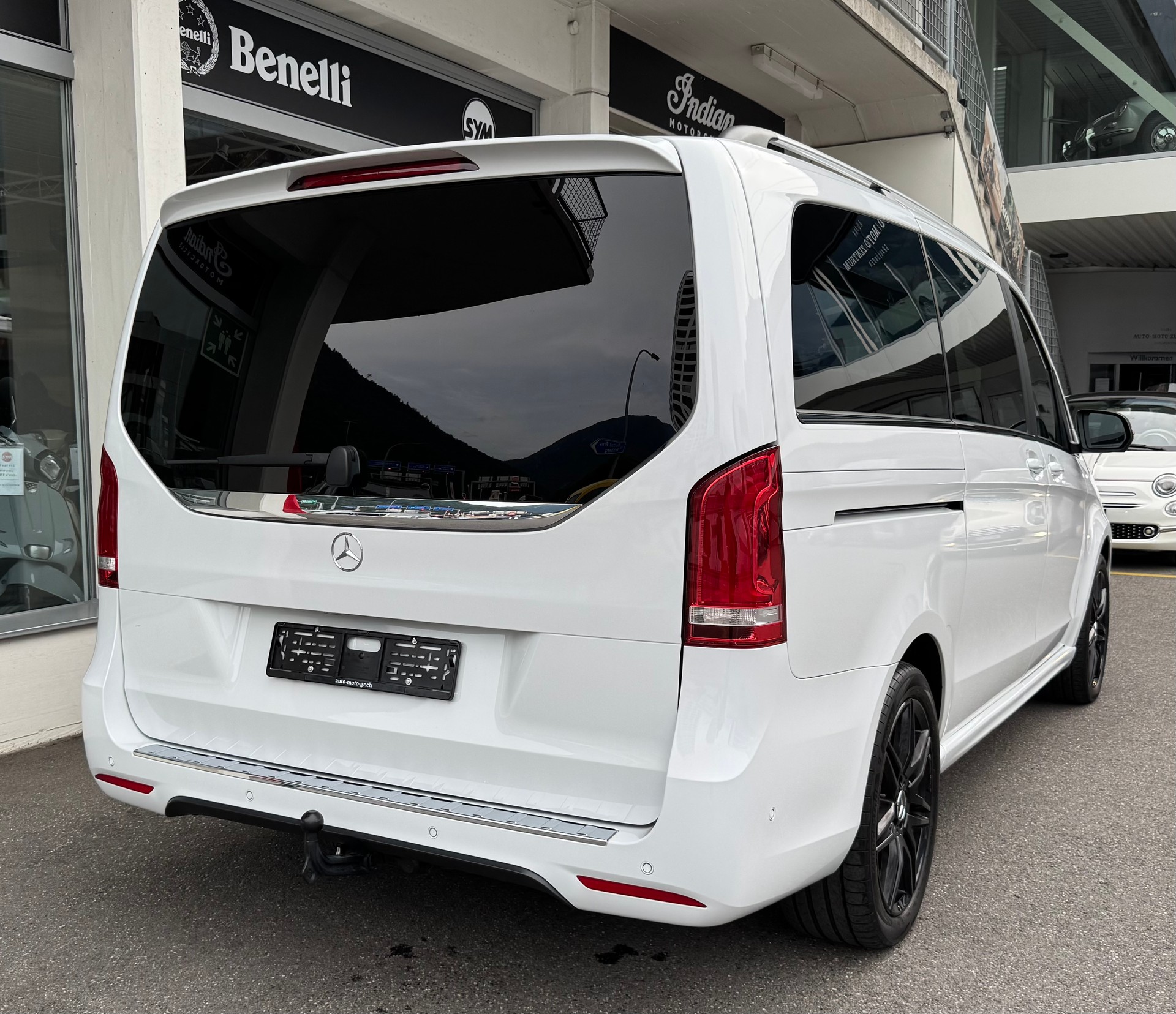 MERCEDES-BENZ V 250 d Swiss Edition lang 4Matic AMG Line-image-7