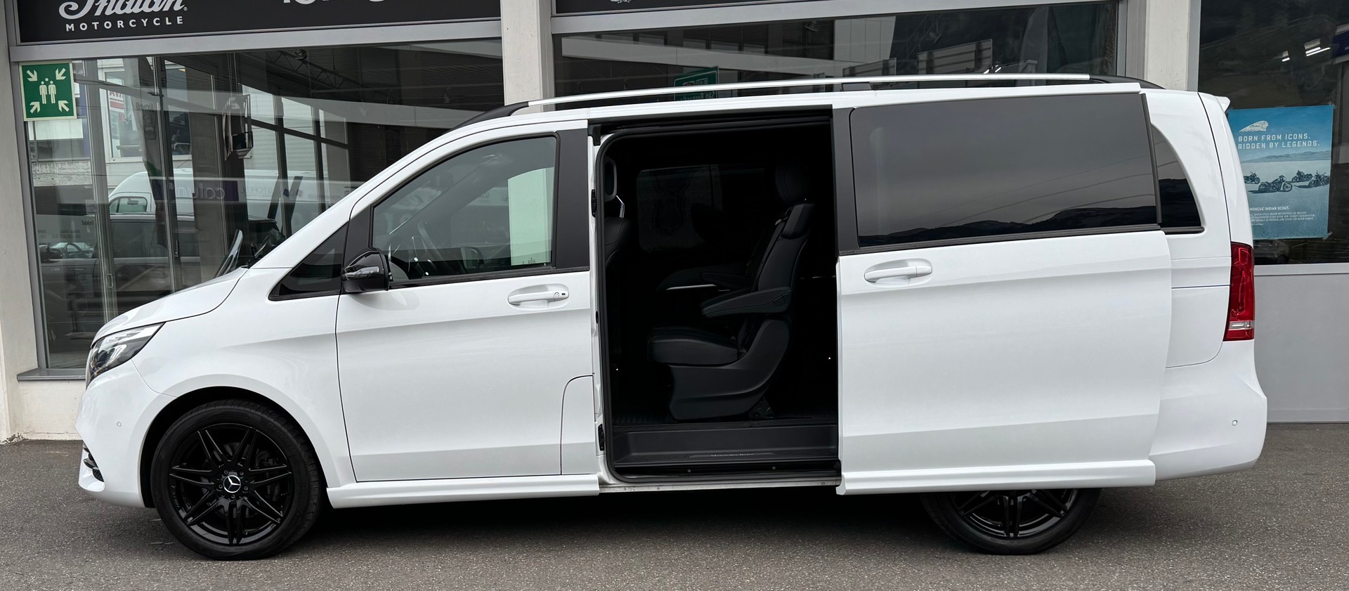 MERCEDES-BENZ V 250 d Swiss Edition lang 4Matic AMG Line-image-3