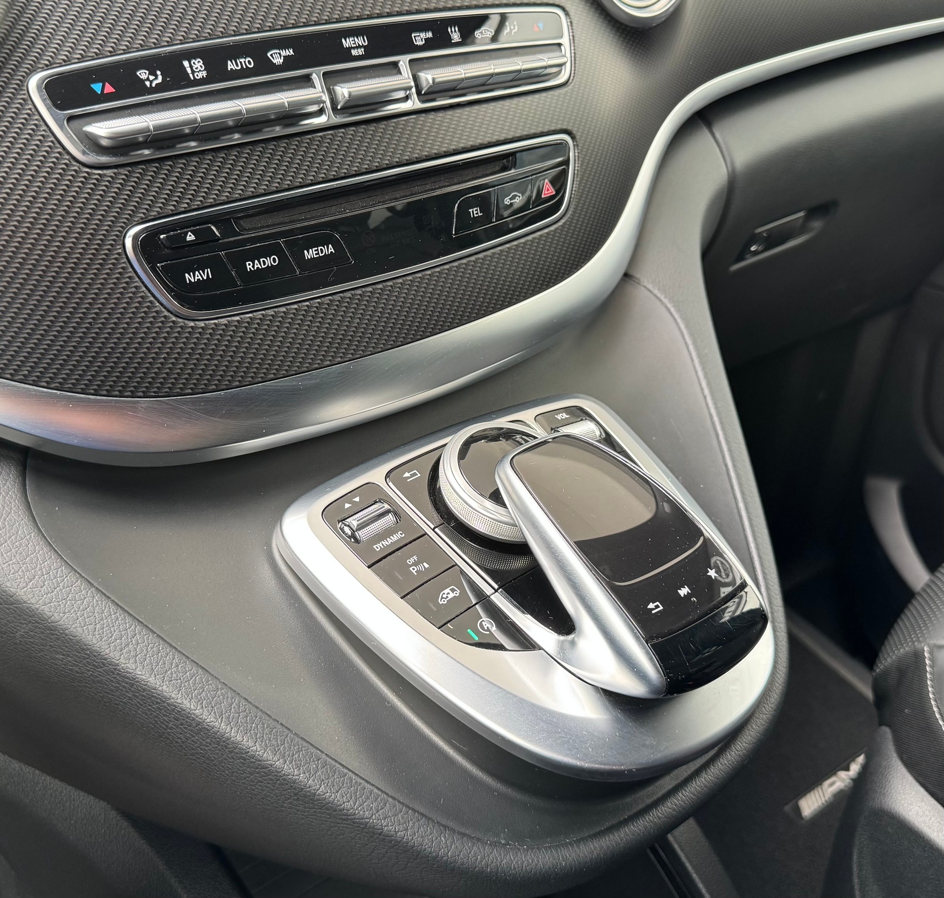 MERCEDES-BENZ V 250 d Swiss Edition lang 4Matic AMG Line-image-24