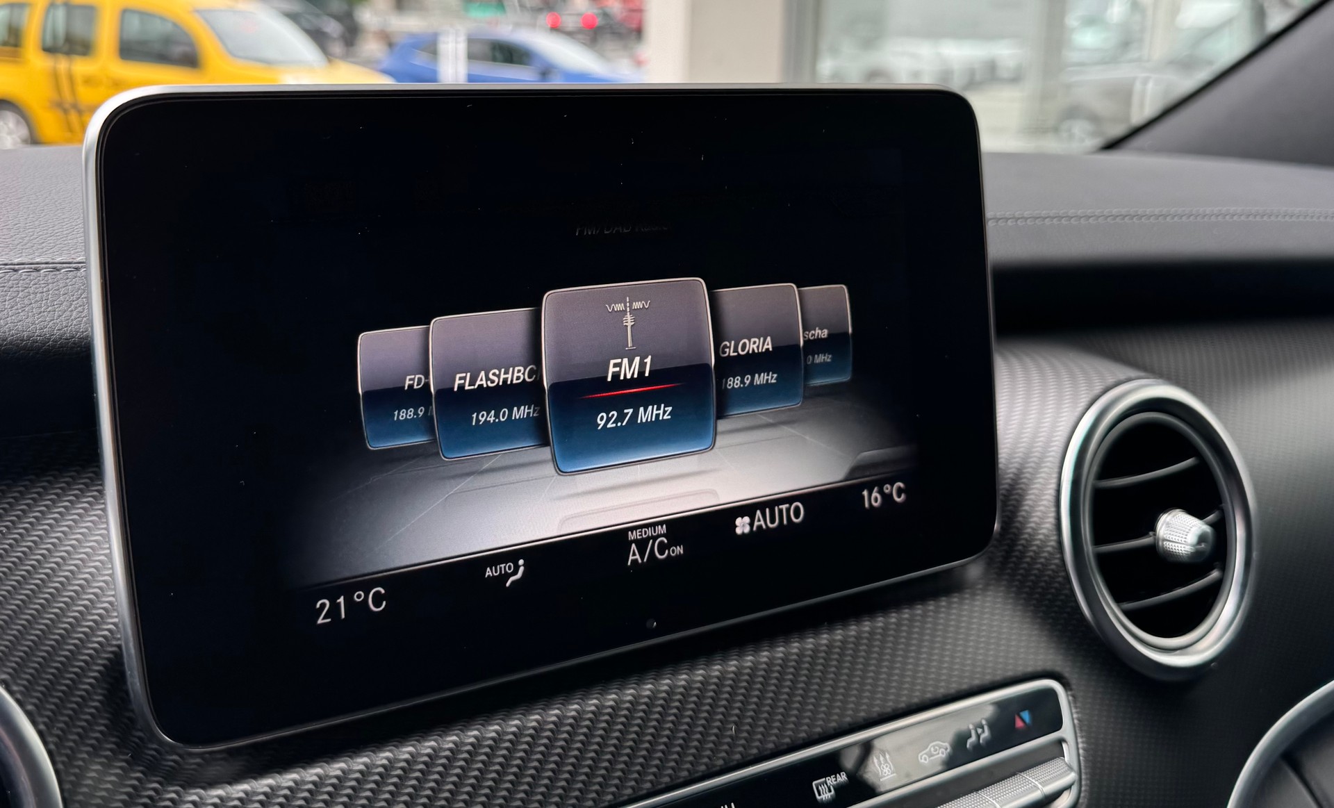 MERCEDES-BENZ V 250 d Swiss Edition lang 4Matic AMG Line-image-22