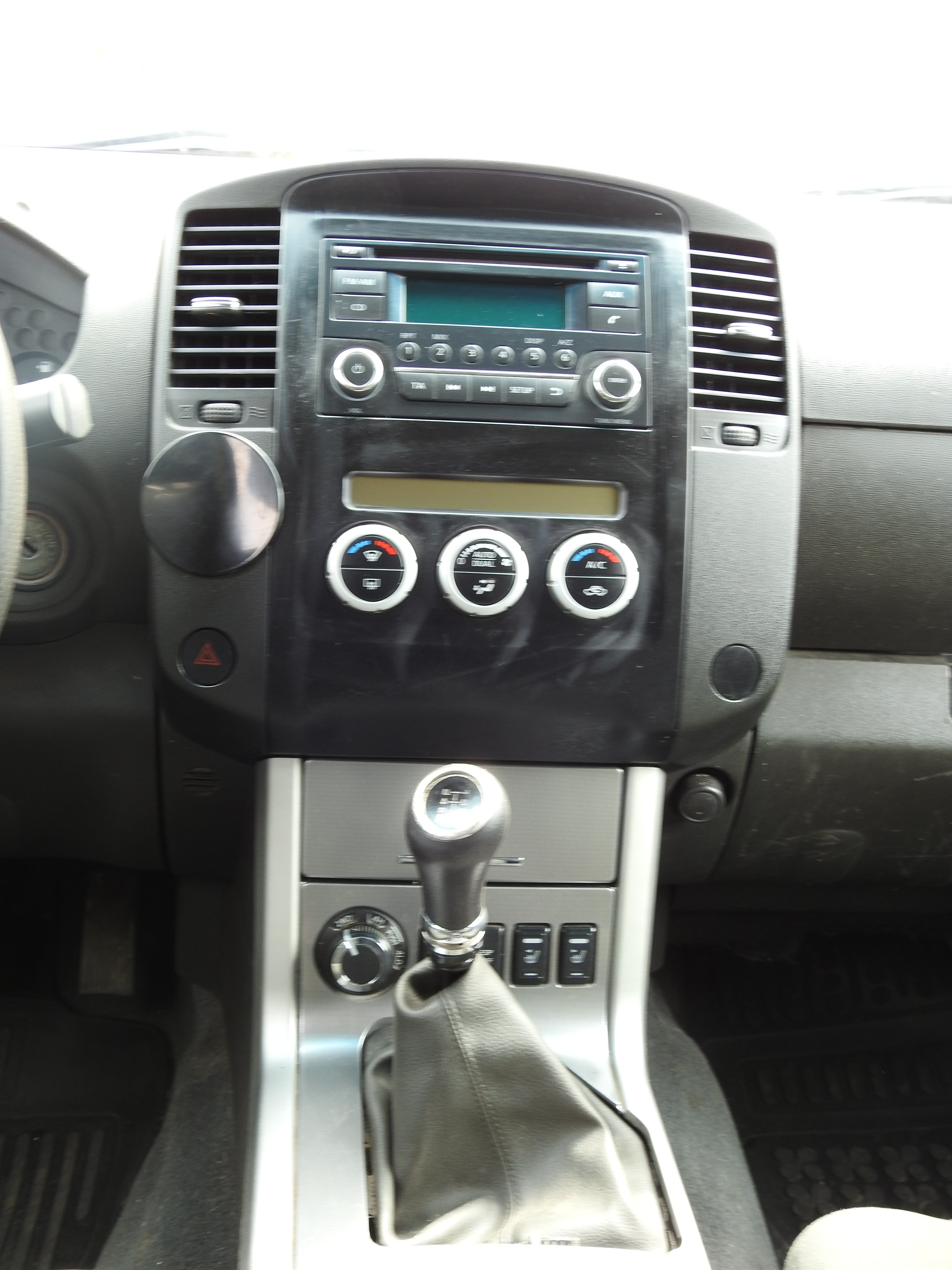NISSAN Navara King Cab XE 2.5 dCi 4WD — slika 17