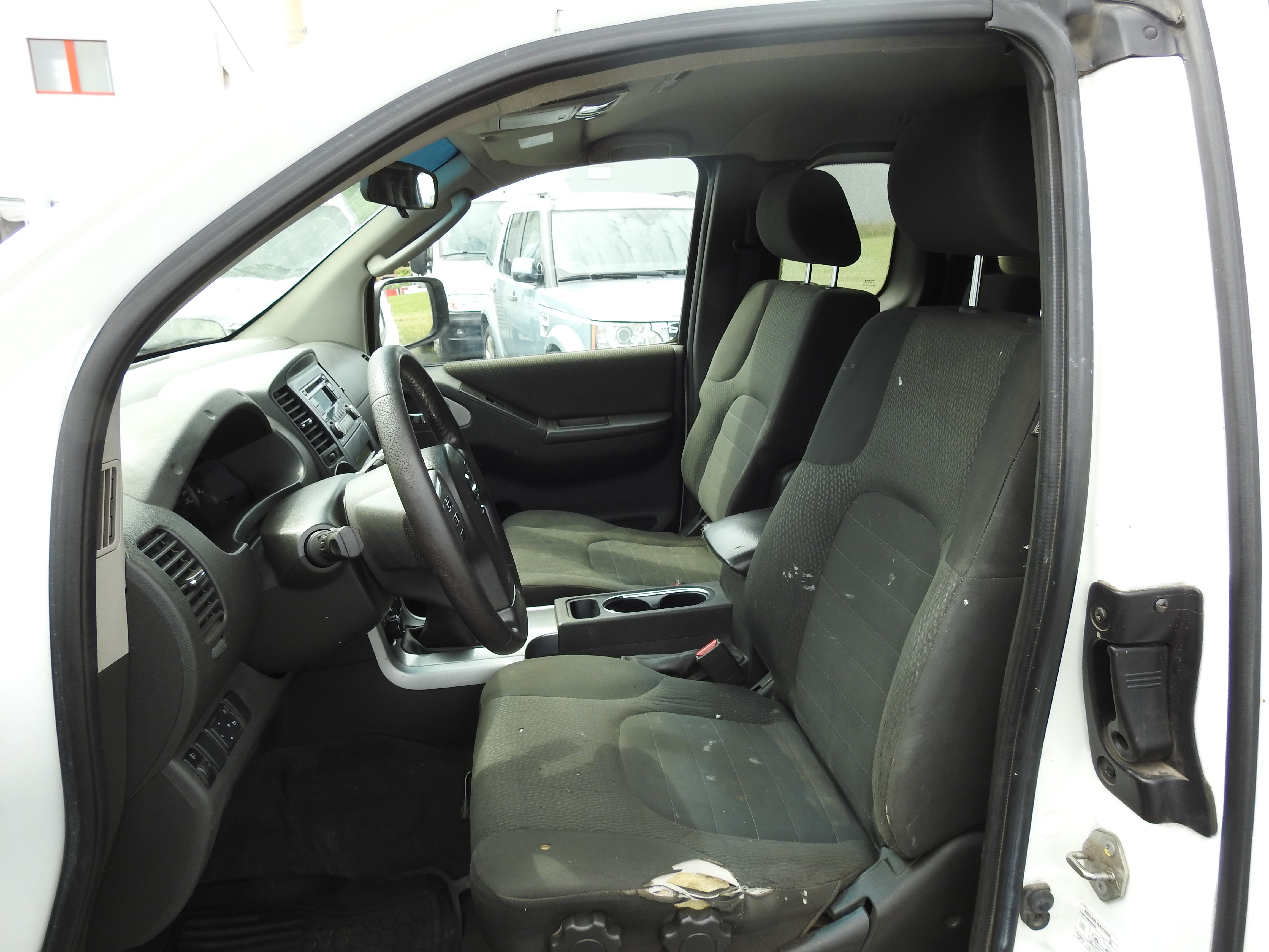 NISSAN Navara King Cab XE 2.5 dCi 4WD — slika 13
