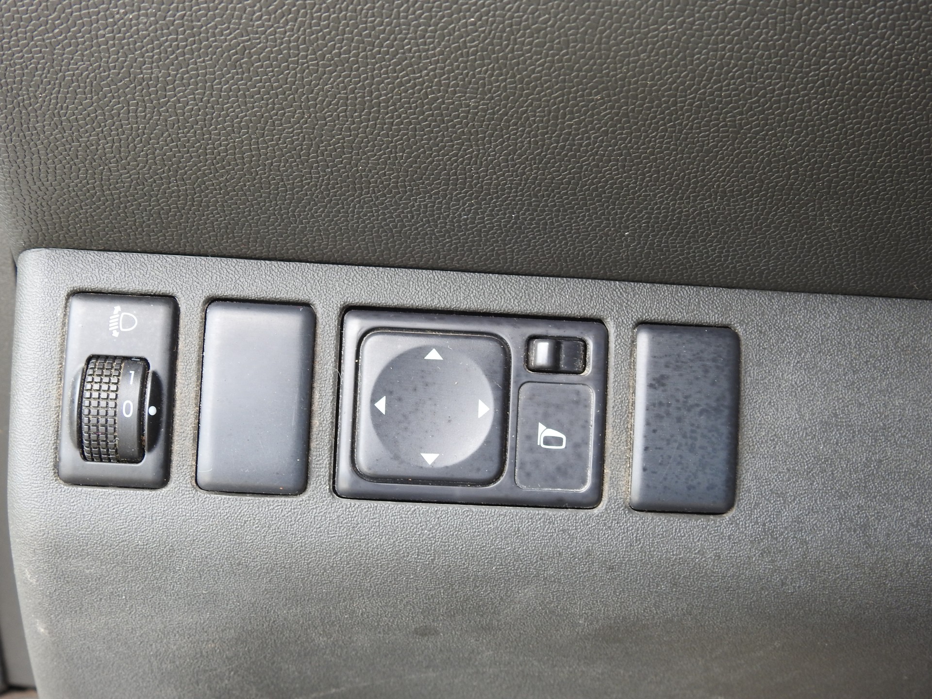 NISSAN Navara King Cab XE 2.5 dCi 4WD-image-26
