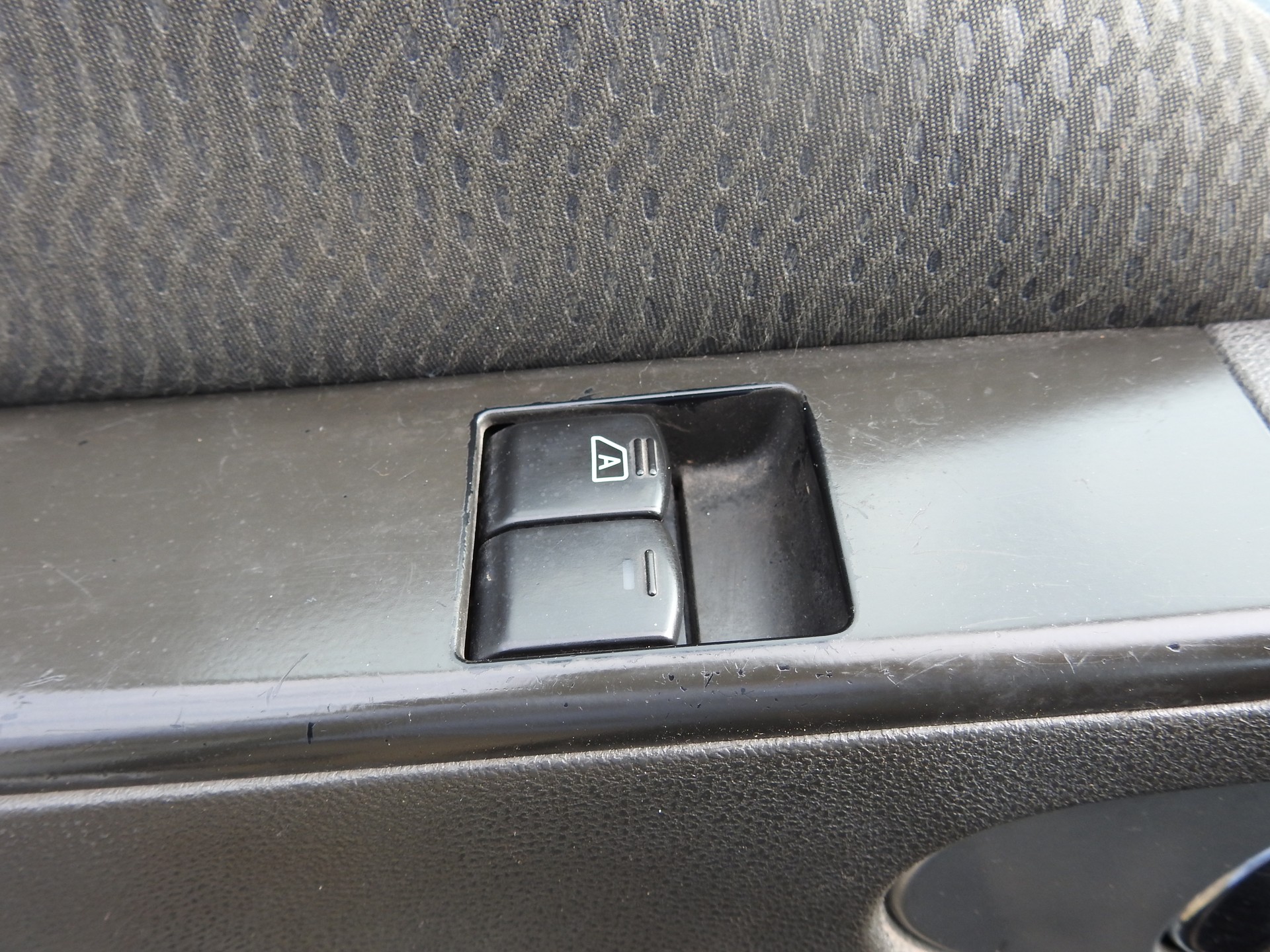 NISSAN Navara King Cab XE 2.5 dCi 4WD-image-25