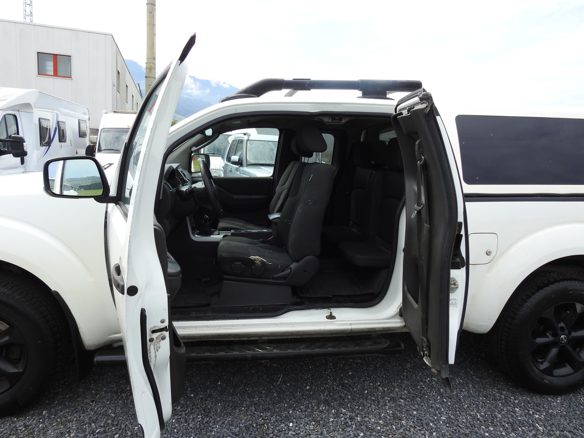 NISSAN Navara King Cab XE 2.5 dCi 4WD-image-14