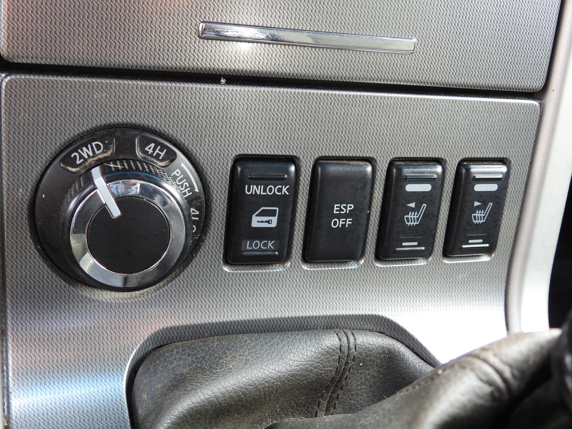 NISSAN Navara King Cab XE 2.5 dCi 4WD-image-20