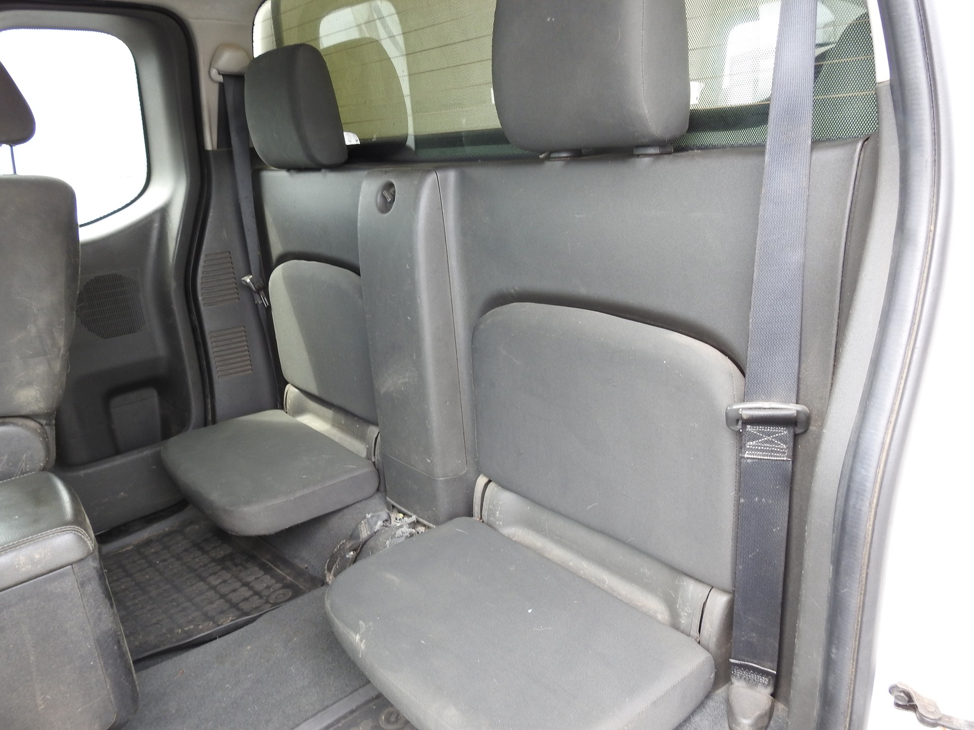 NISSAN Navara King Cab XE 2.5 dCi 4WD-image-13