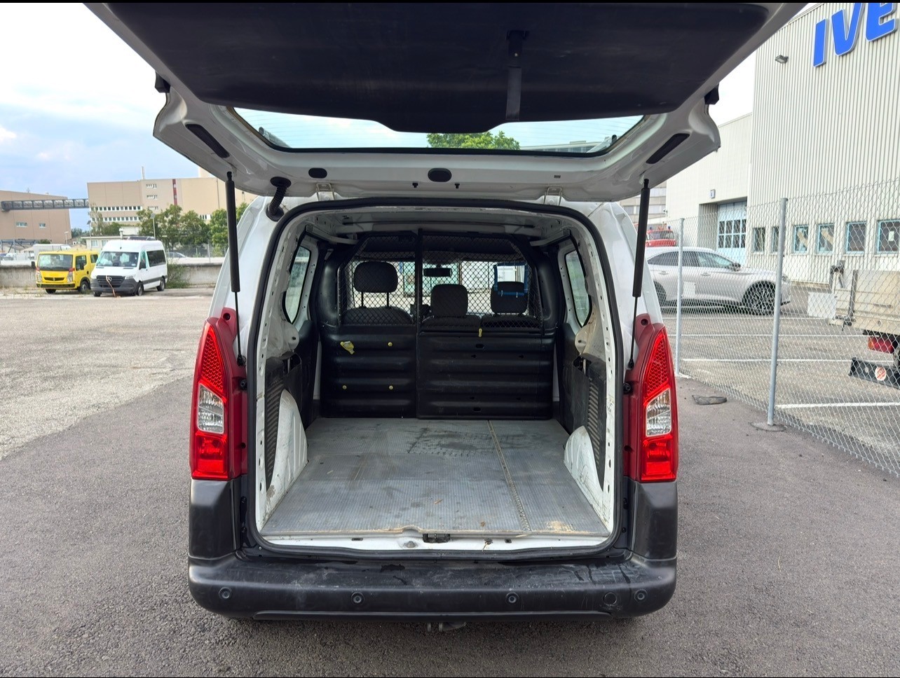 PEUGEOT Partner 1.6 e-HDI Urban Pack-image-5