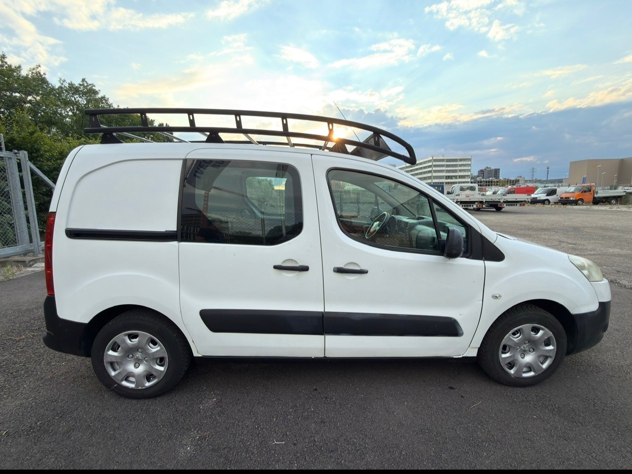 PEUGEOT Partner 1.6 e-HDI Urban Pack-image-7