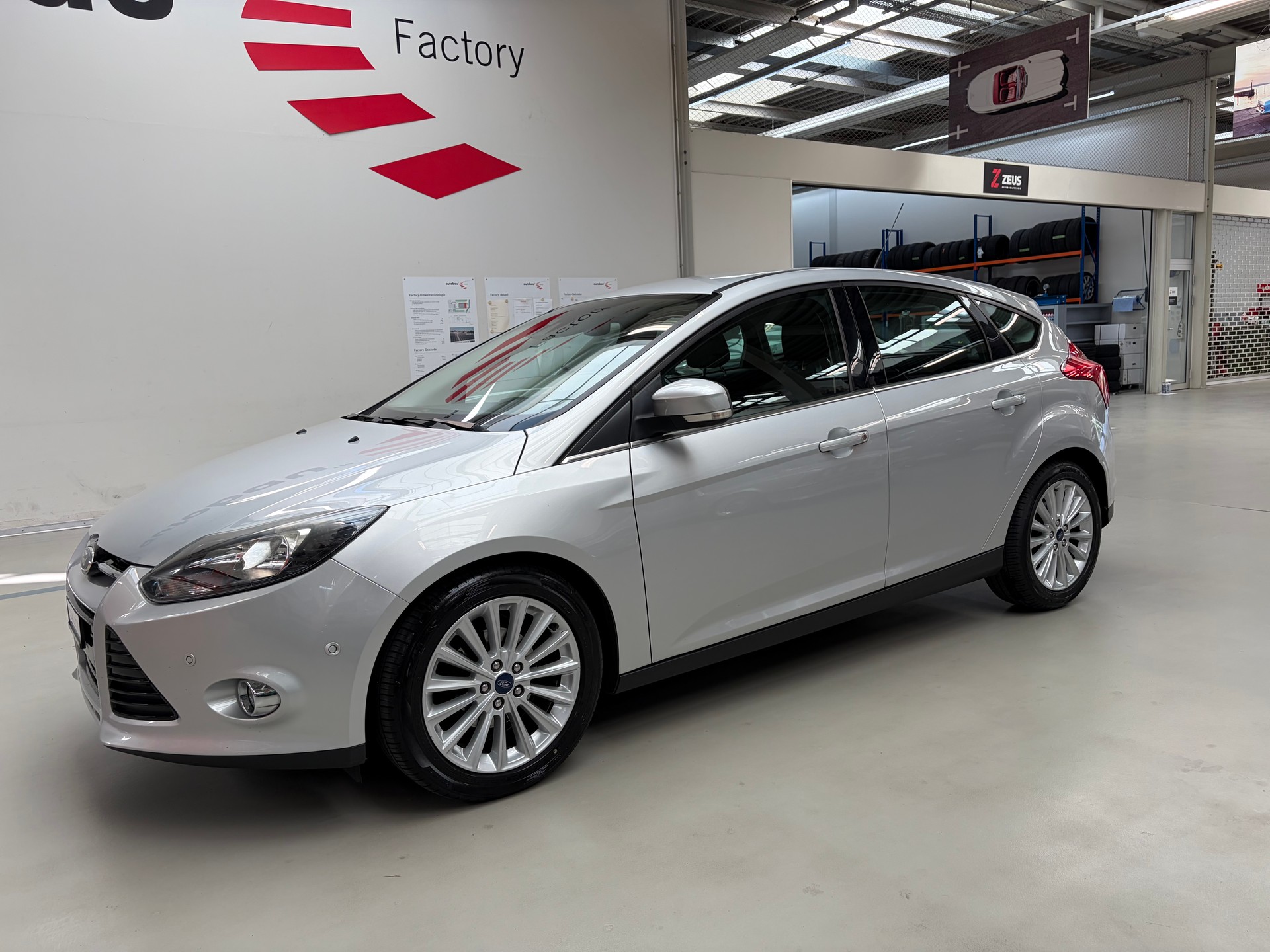 FORD Focus 1.0 SCTi Titanium-image-1