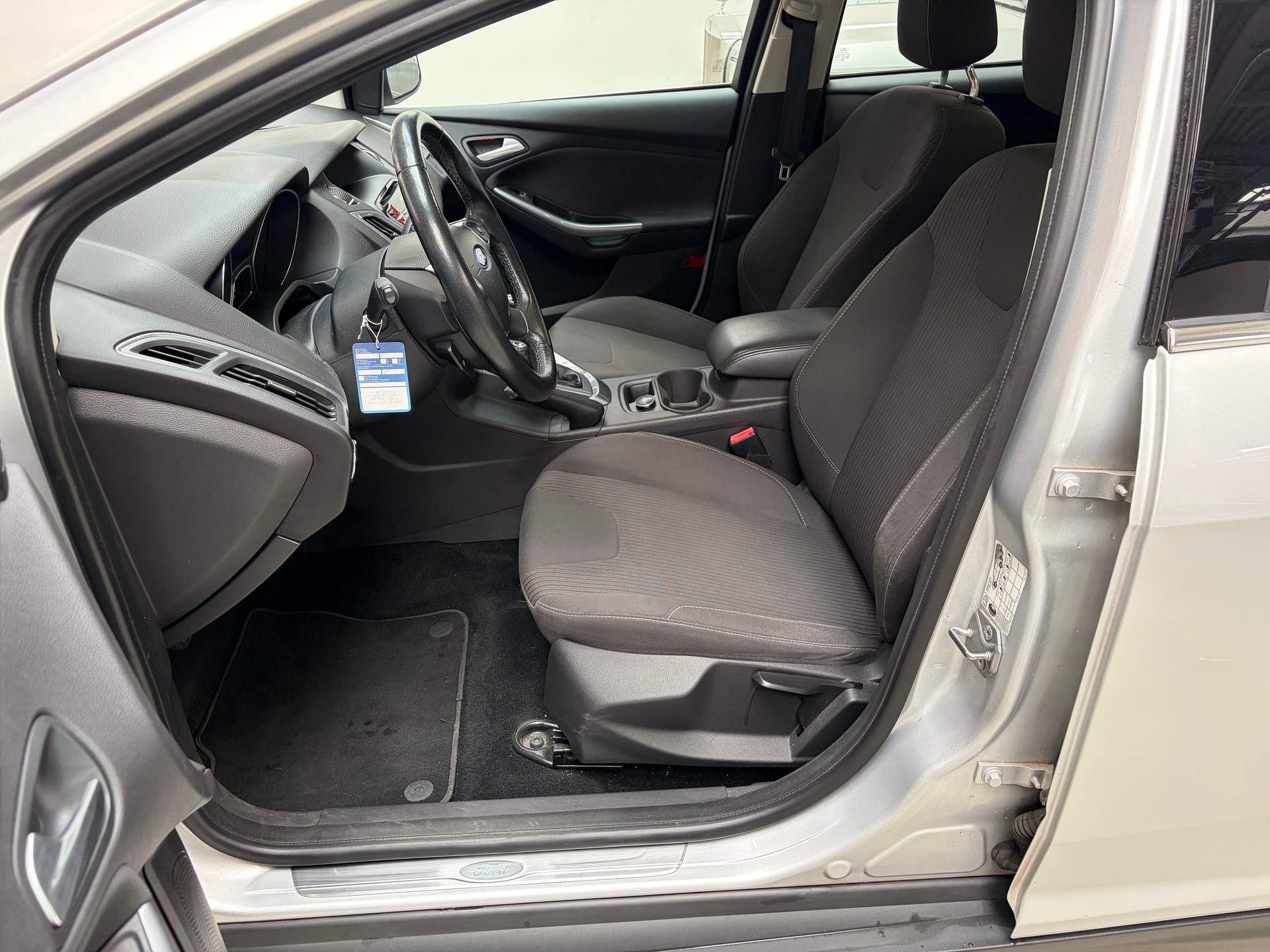 FORD Focus 1.0 SCTi Titanium-image-9
