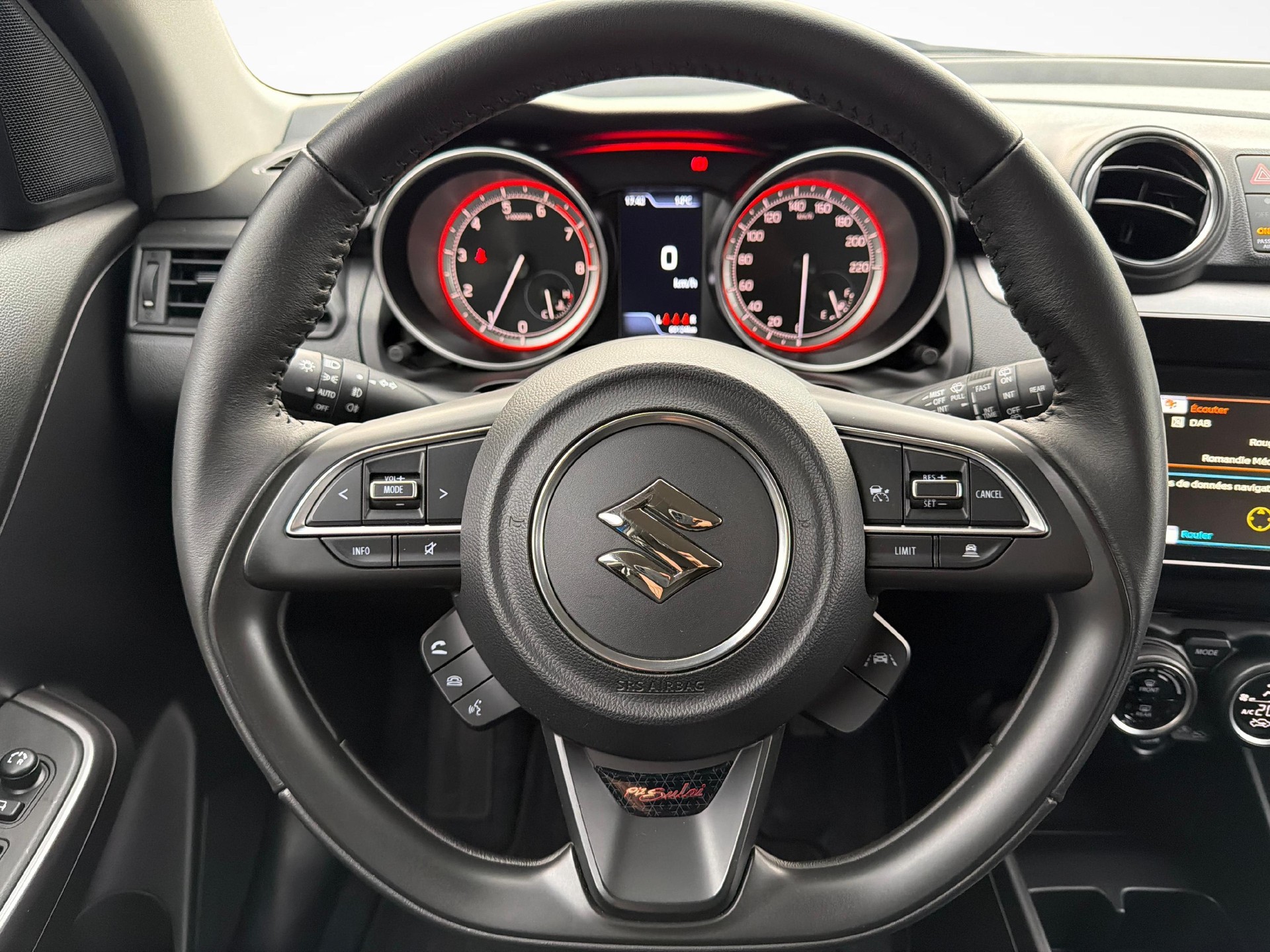 SUZUKI Swift 1.2 Piz Sulai Top Hybrid 4x4-image-12