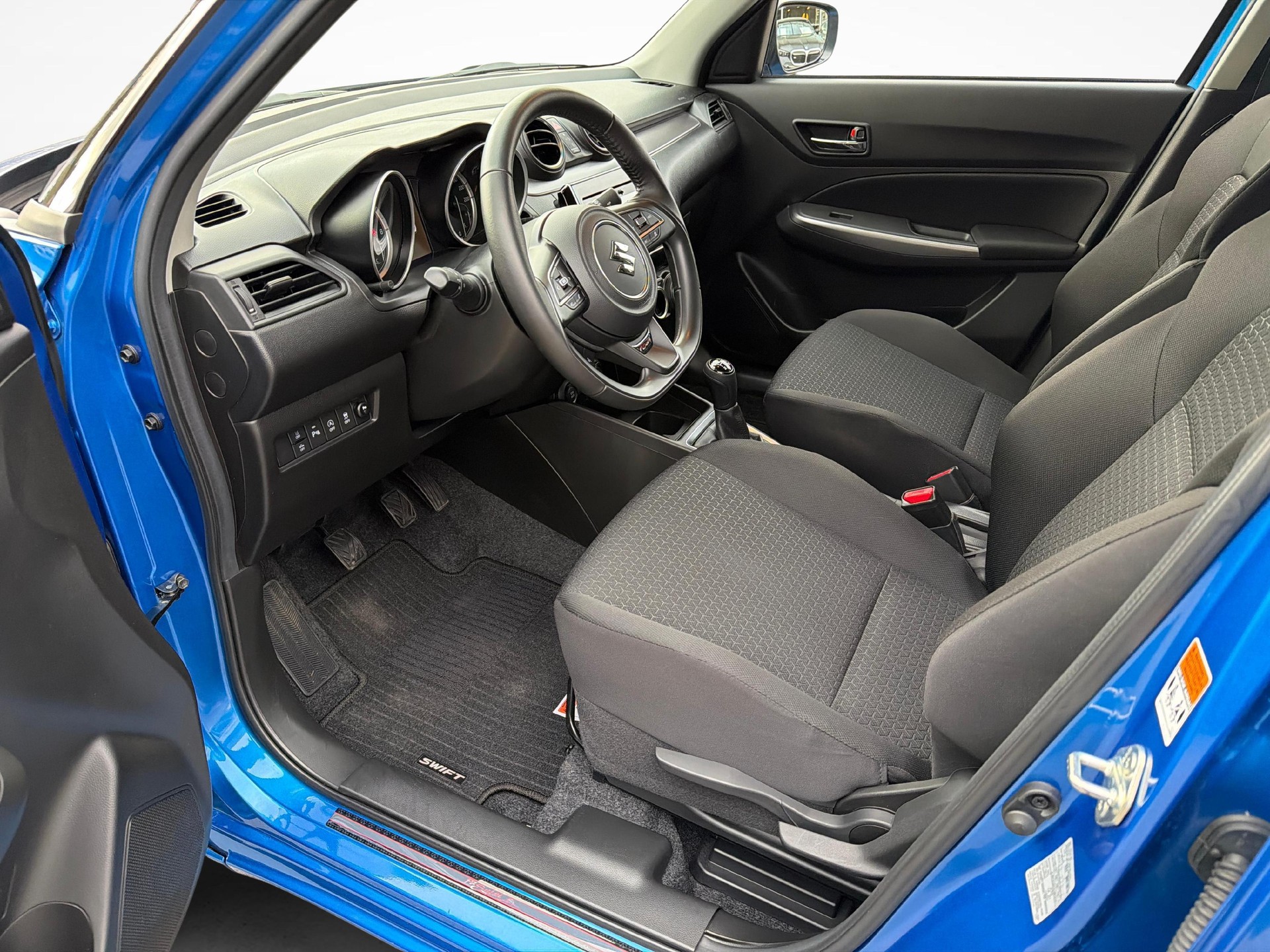 SUZUKI Swift 1.2 Piz Sulai Top Hybrid 4x4-image-8