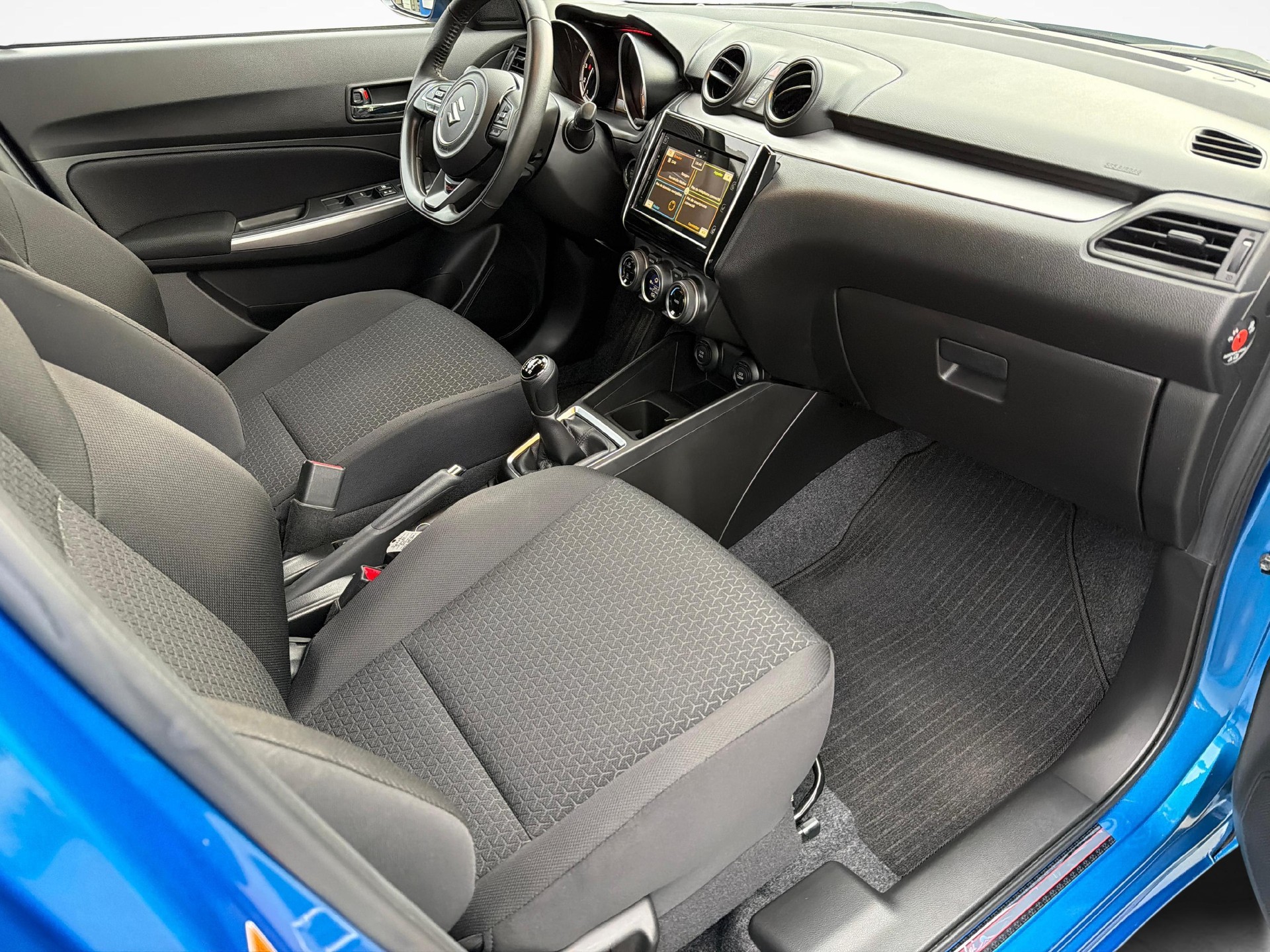 SUZUKI Swift 1.2 Piz Sulai Top Hybrid 4x4-image-17