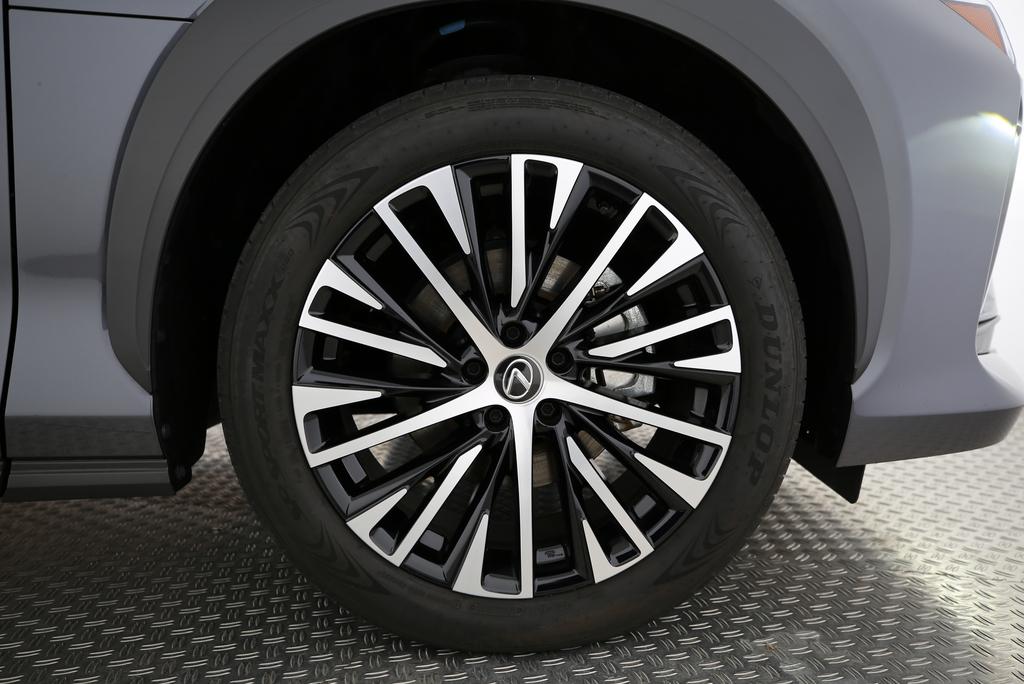 LEXUS RZ 450e Comfort-image-11