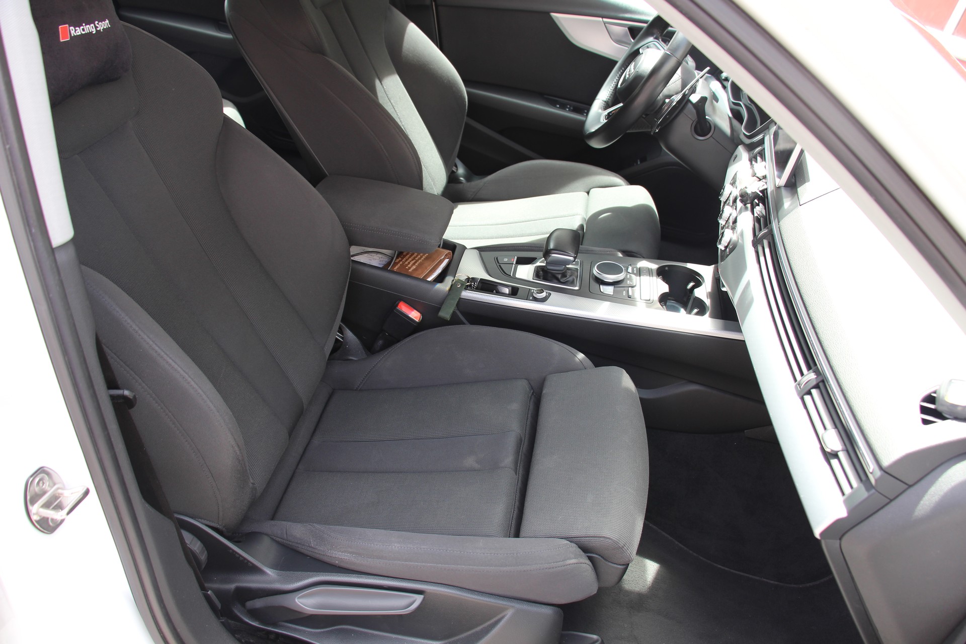 AUDI A4 Limousine 2.0 TFSI Sport S-tronic-image-8