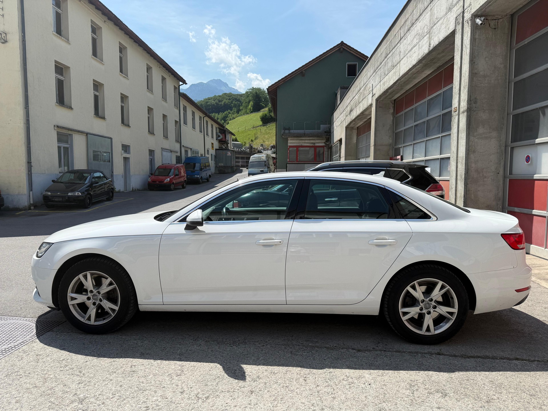 AUDI A4 Limousine 2.0 TFSI Sport S-tronic-image-4