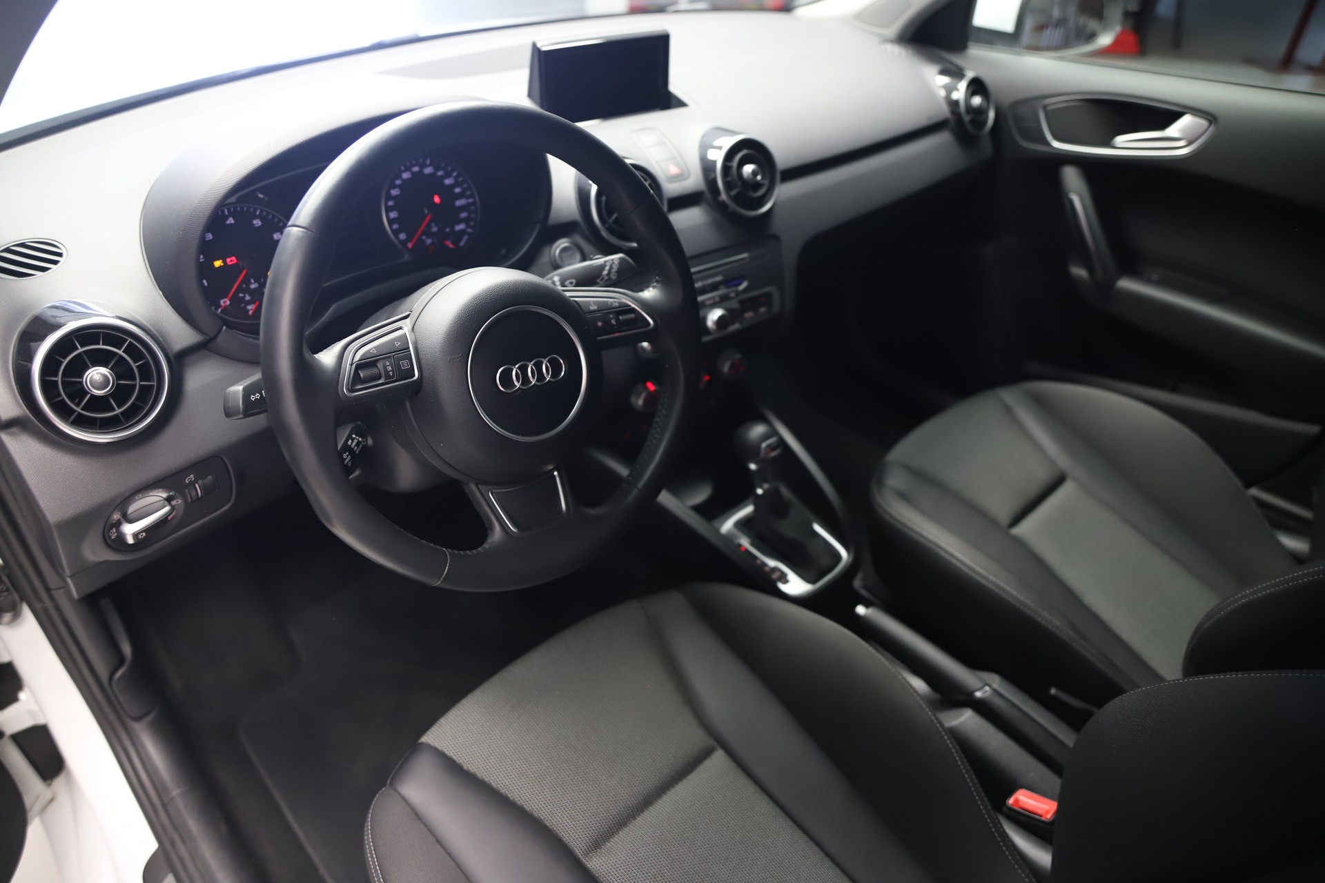 AUDI A1 Sportback 1.0 TFSI S-tronic-image-5