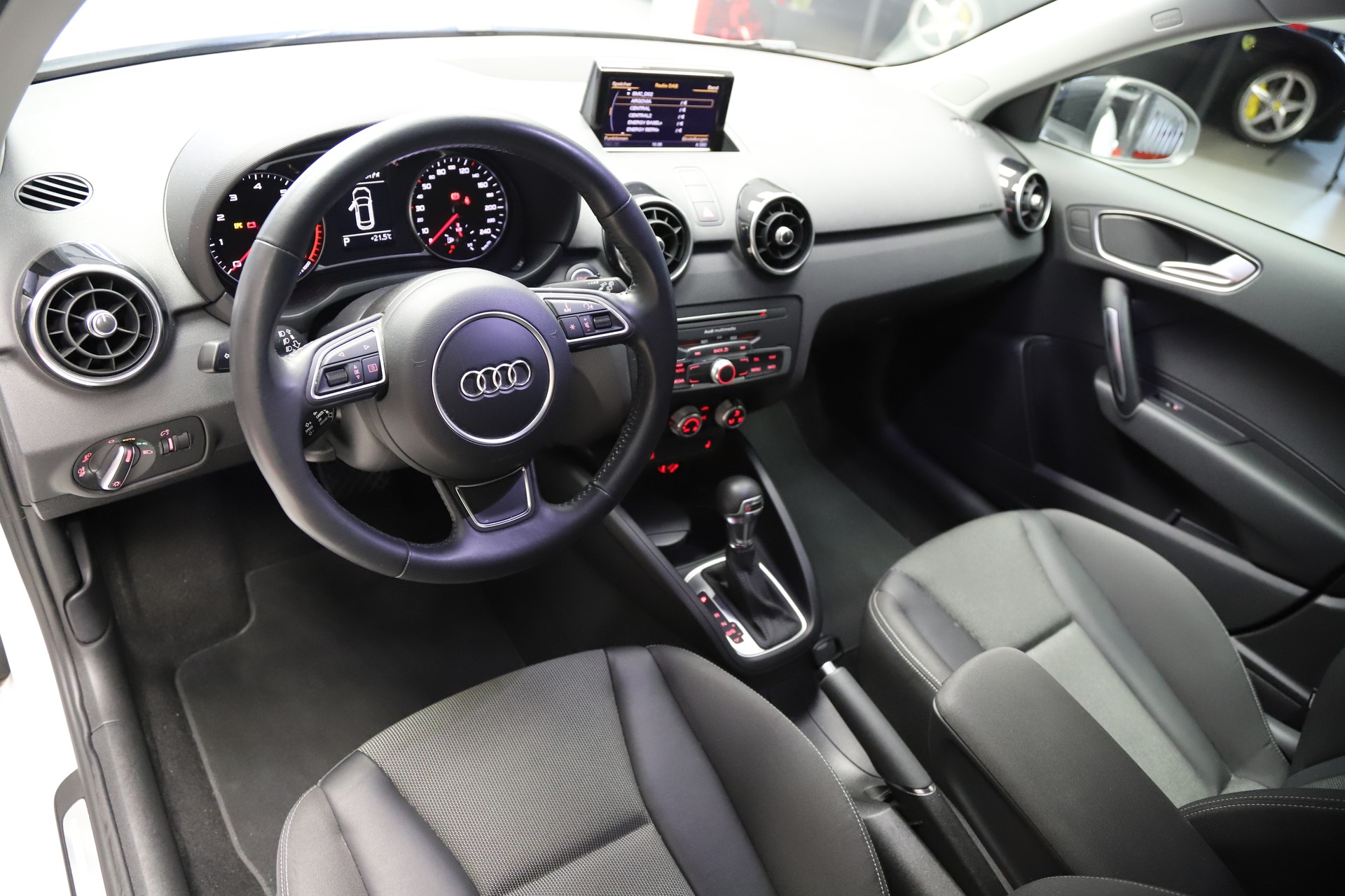 AUDI A1 Sportback 1.0 TFSI Sport S-tronic-image-6