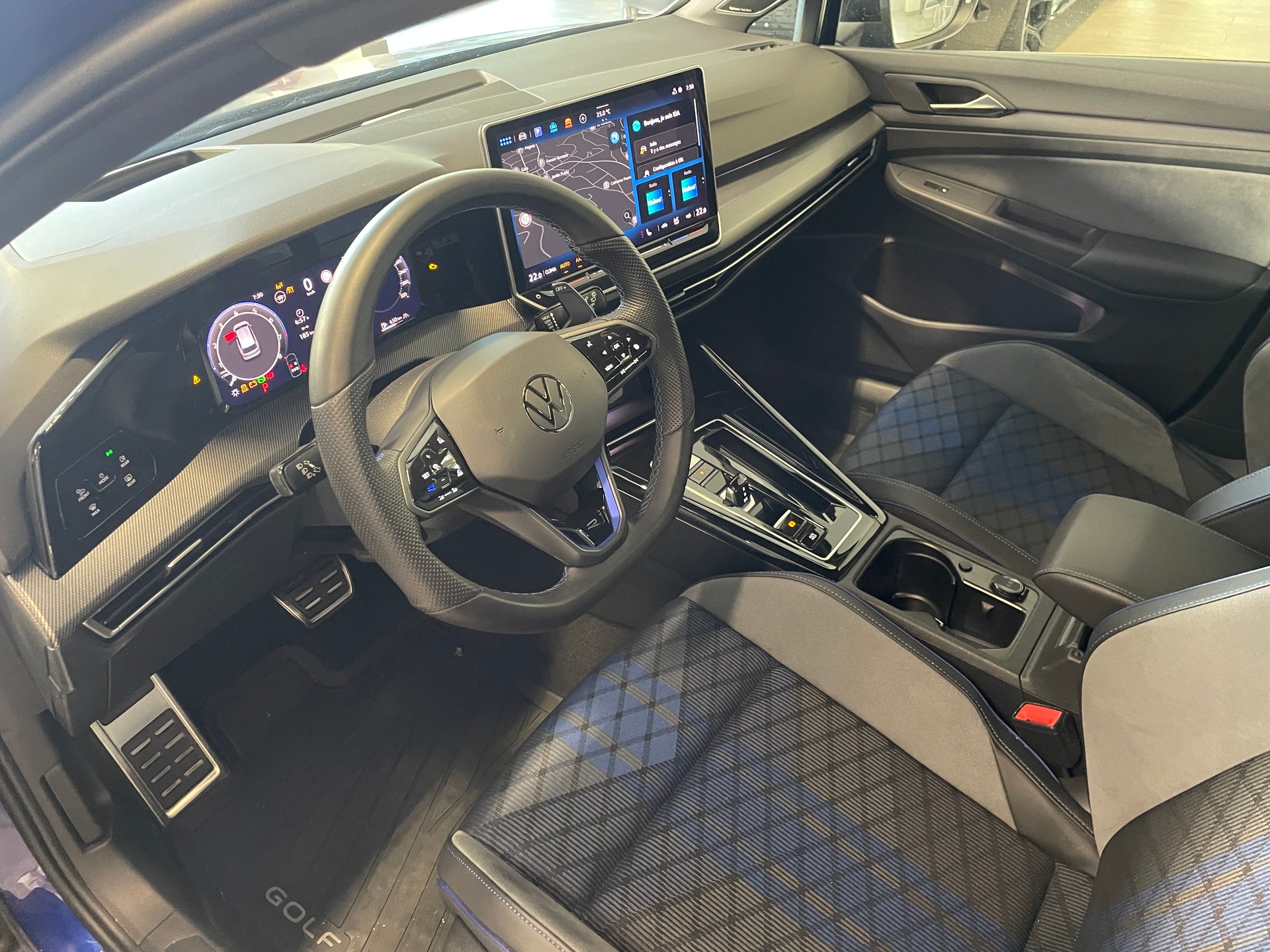 VW Golf Variant 2.0 TSI R DSG 4 Motion-image-8