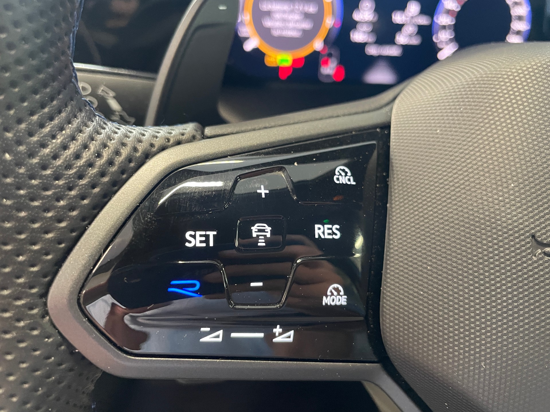 VW Golf Variant 2.0 TSI R DSG 4 Motion-image-15