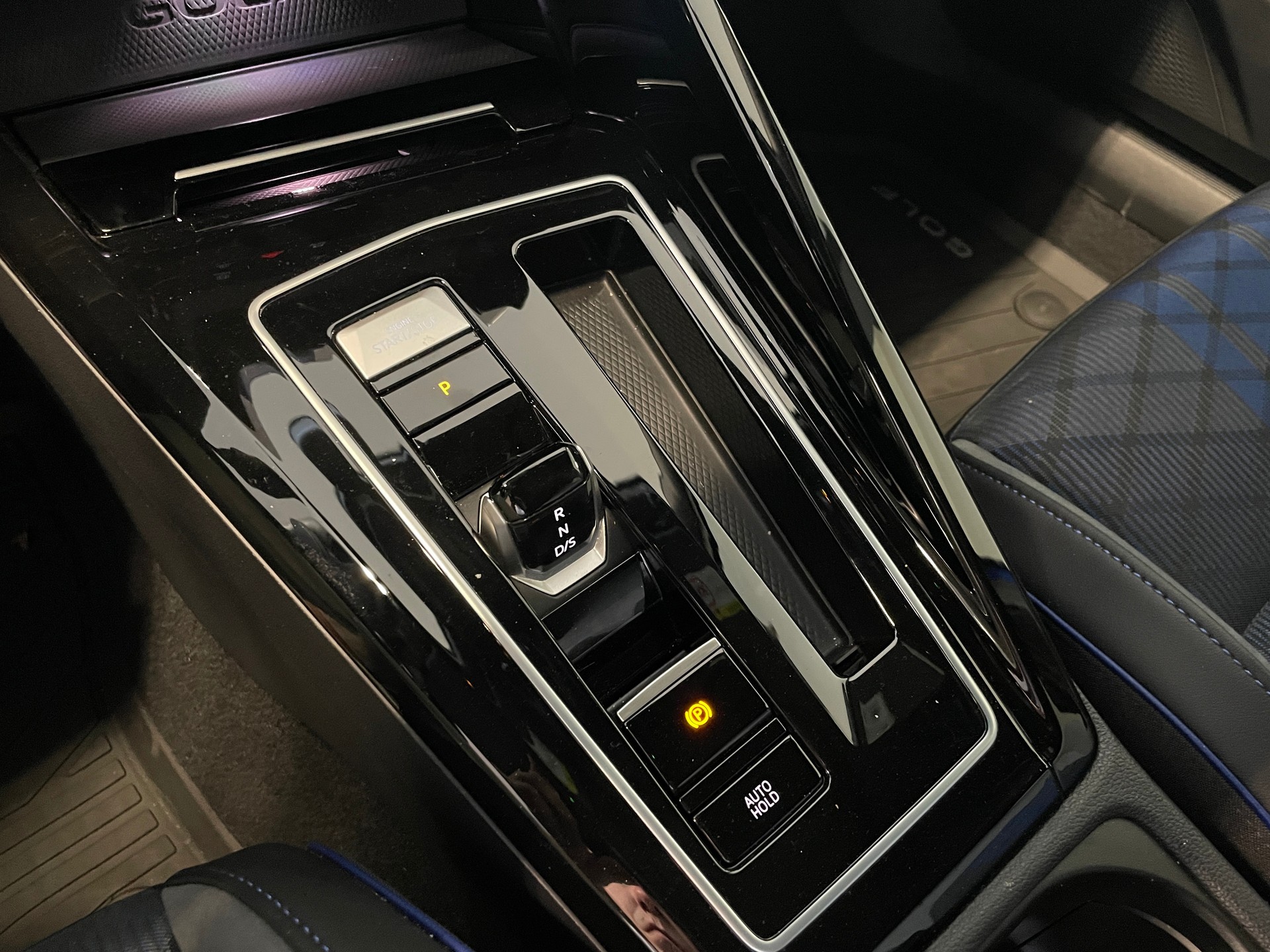 VW Golf Variant 2.0 TSI R DSG 4 Motion-image-12