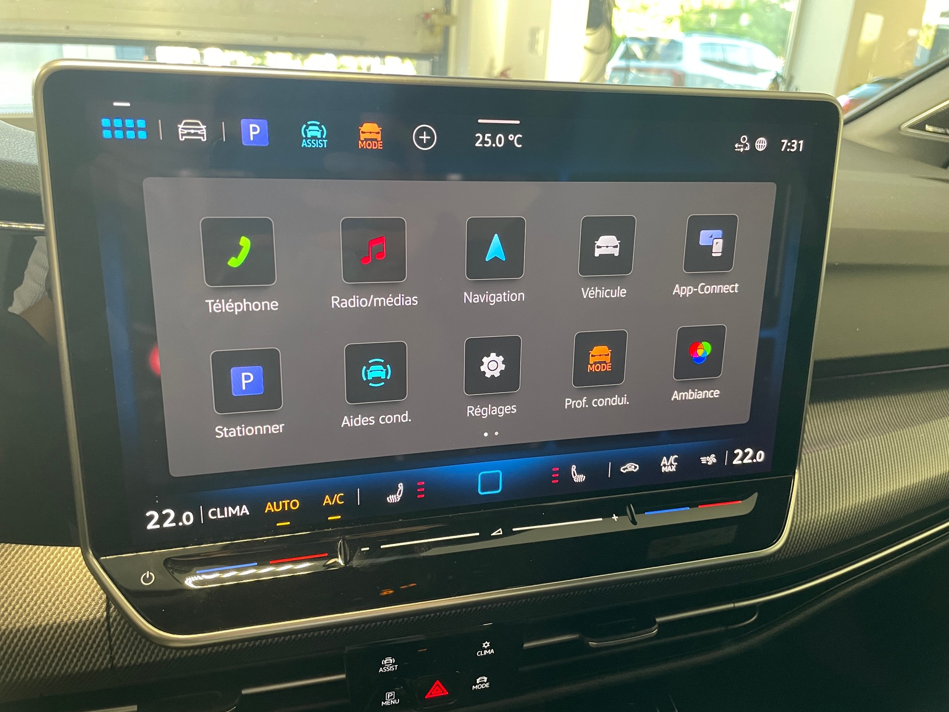 VW Golf Variant 2.0 TSI R DSG 4 Motion-image-16