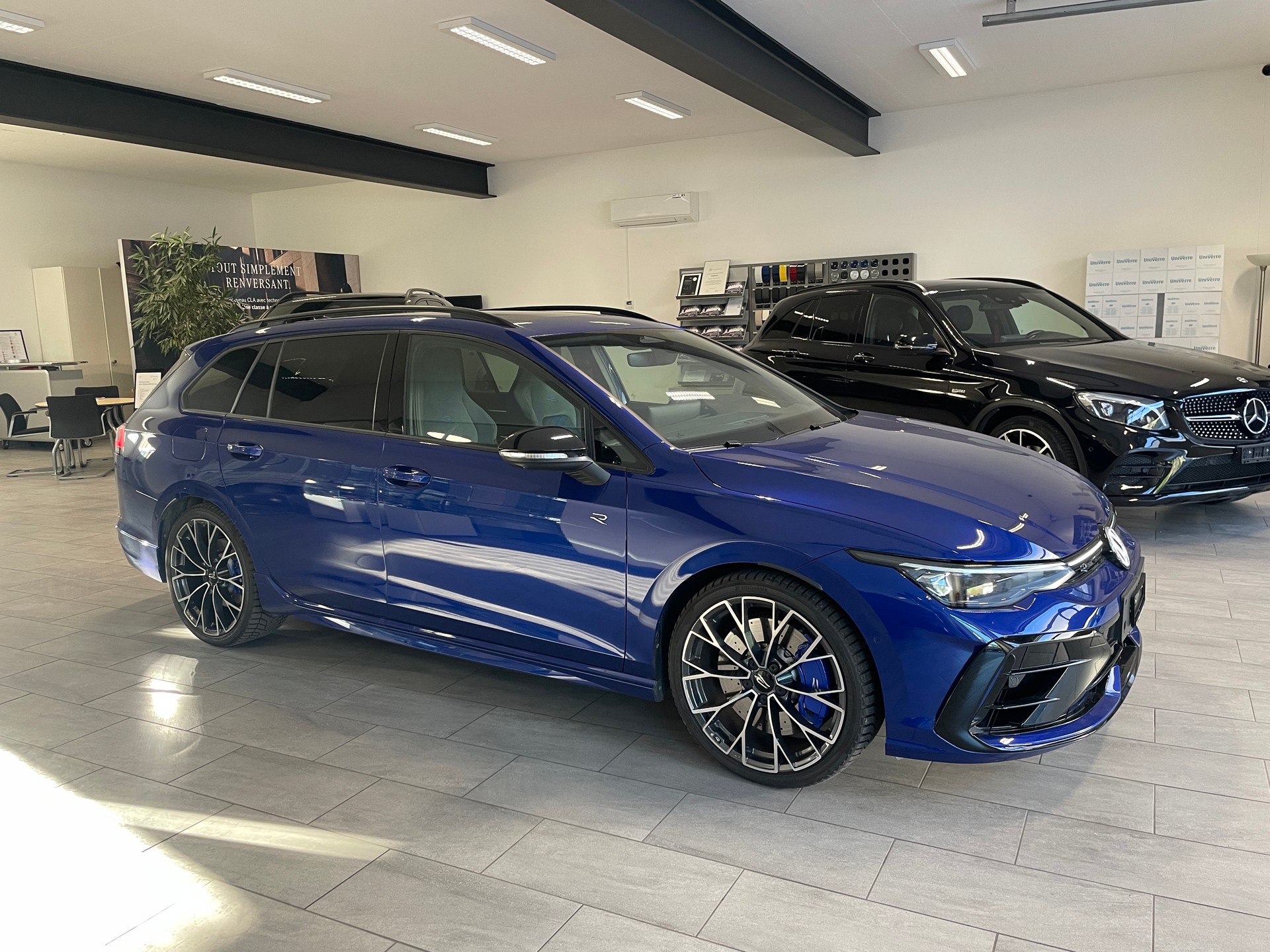 VW Golf Variant 2.0 TSI R DSG 4 Motion-image-2