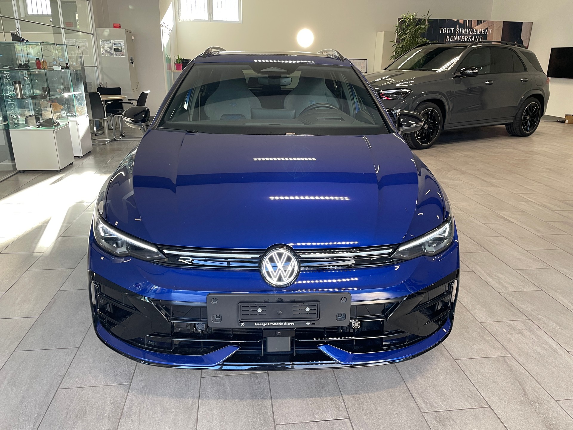 VW Golf Variant 2.0 TSI R DSG 4 Motion-image-1