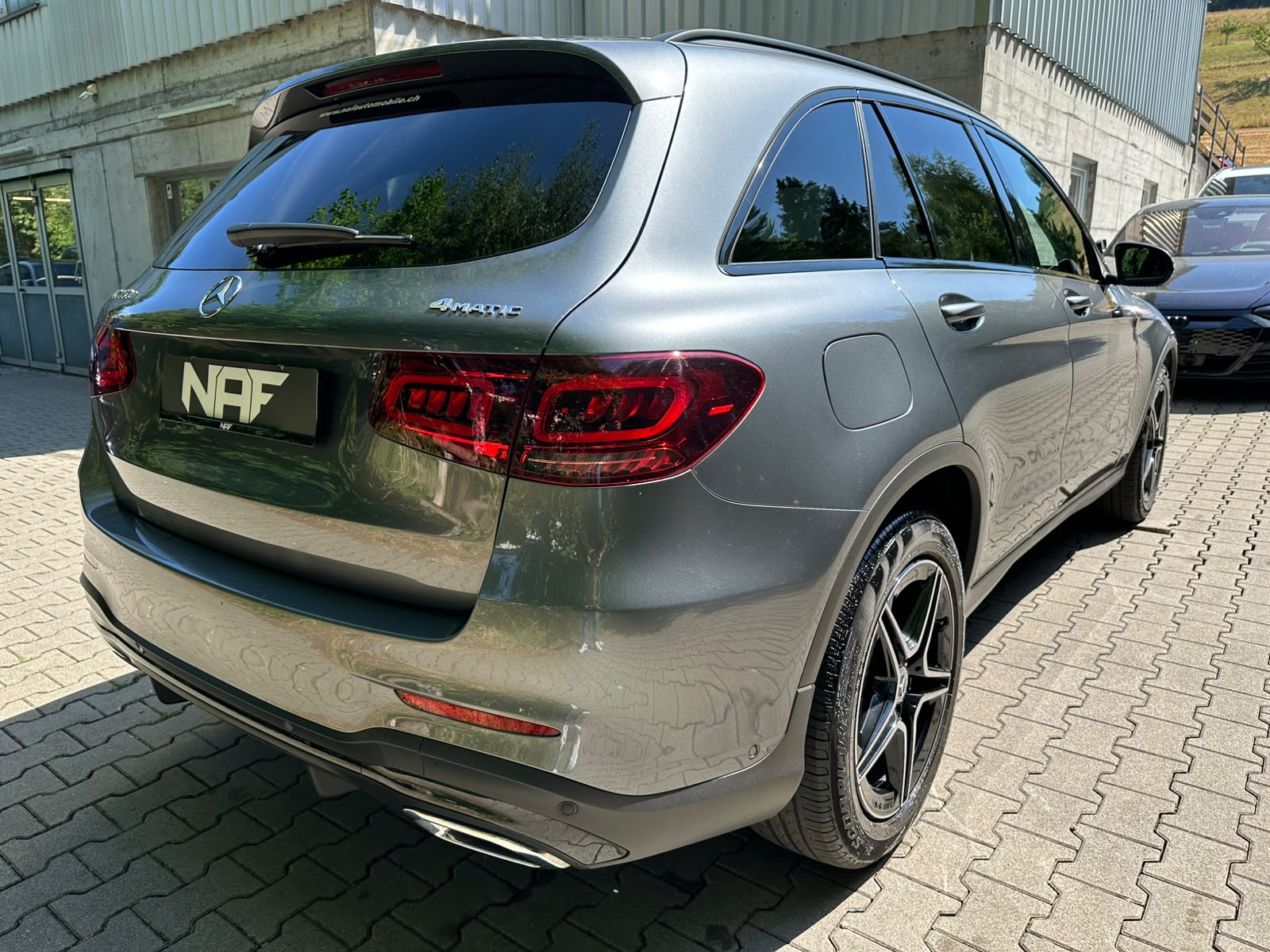 MERCEDES-BENZ GLC 220 d AMG Line 4Matic 9G-Tronic-image-5