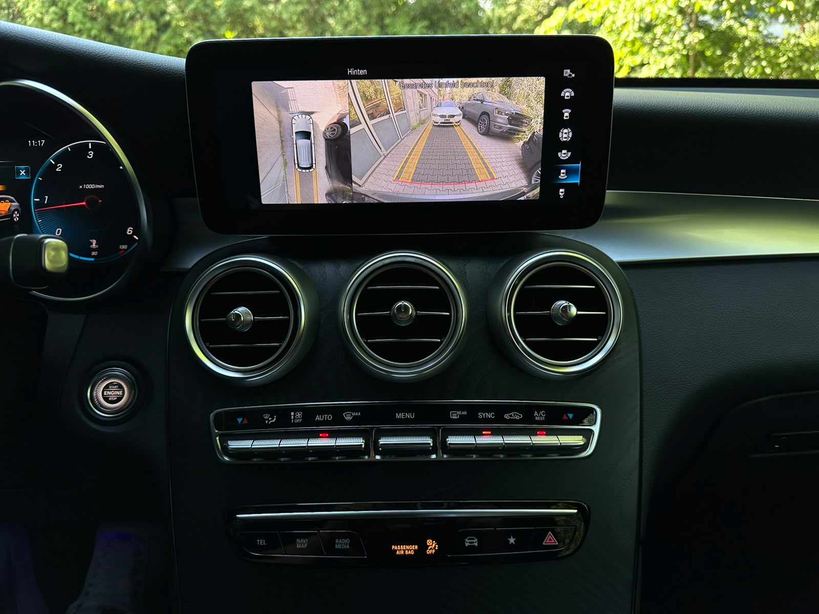 MERCEDES-BENZ GLC 220 d AMG Line 4Matic 9G-Tronic-image-22