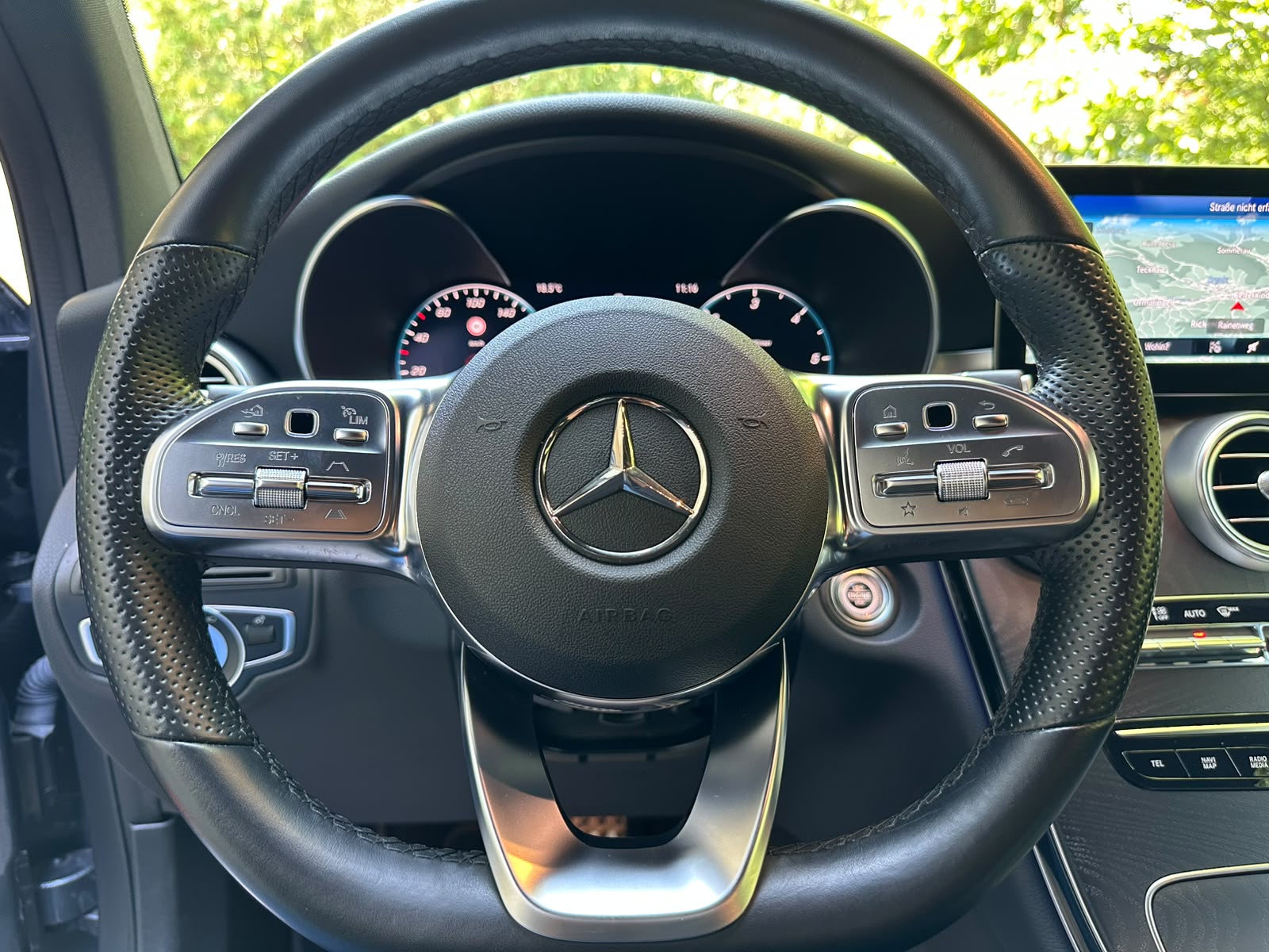 MERCEDES-BENZ GLC 220 d AMG Line 4Matic 9G-Tronic-image-24