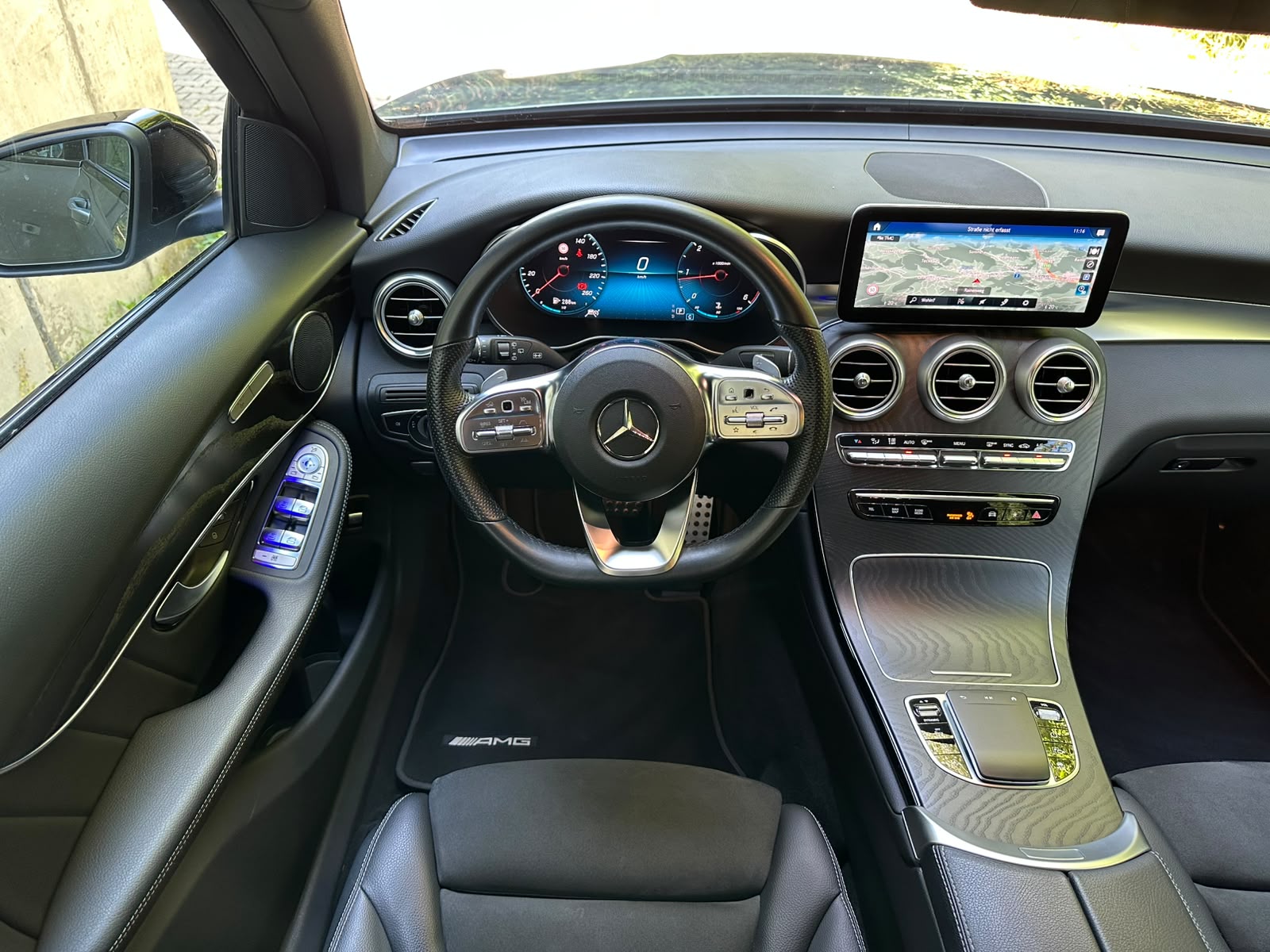 MERCEDES-BENZ GLC 220 d AMG Line 4Matic 9G-Tronic-image-21