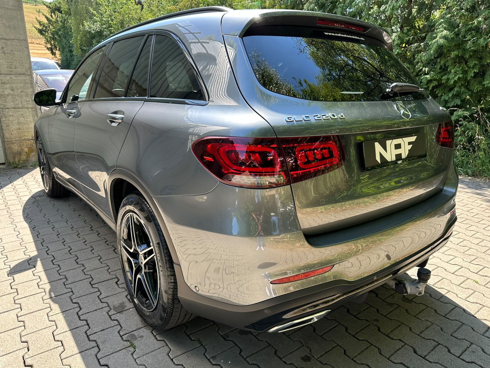 MERCEDES-BENZ GLC 220 d AMG Line 4Matic 9G-Tronic-image-2