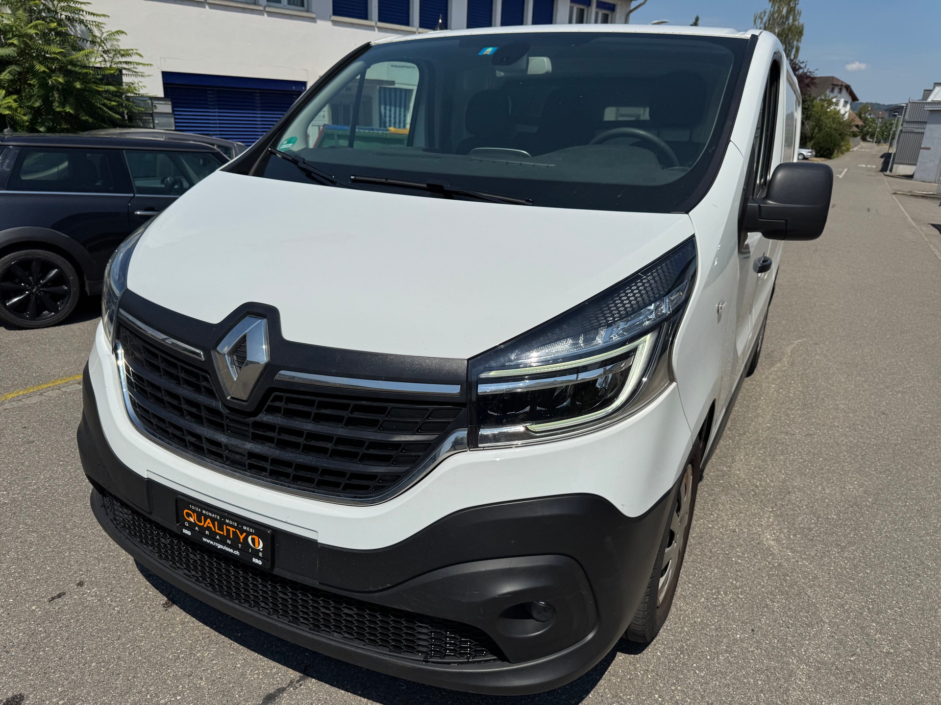 RENAULT Trafic 2.0 ENERGY dCi145 3.0t Business L1H1 A-image-8