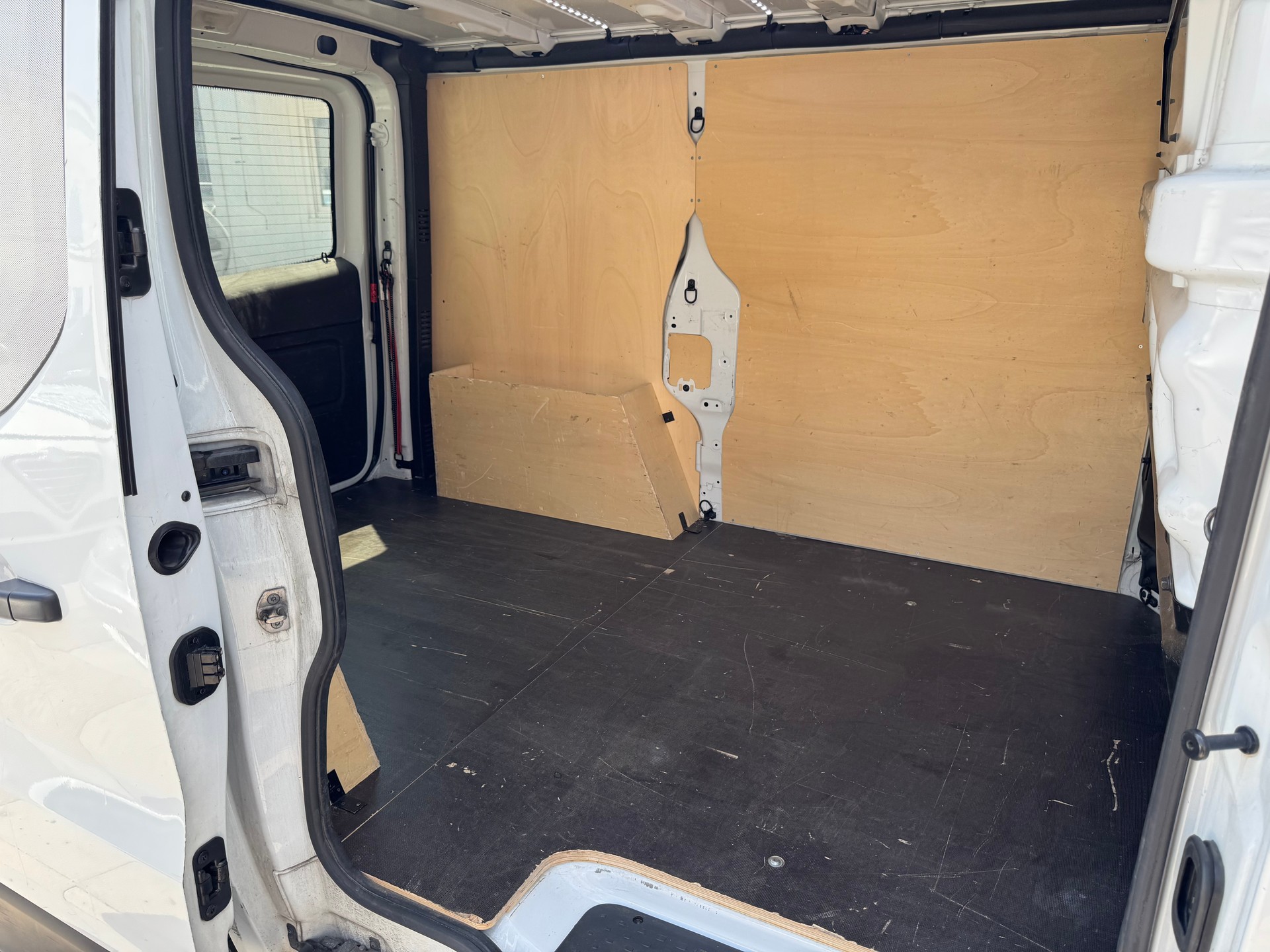 RENAULT Trafic 2.0 ENERGY dCi145 3.0t Business L1H1 A-image-13