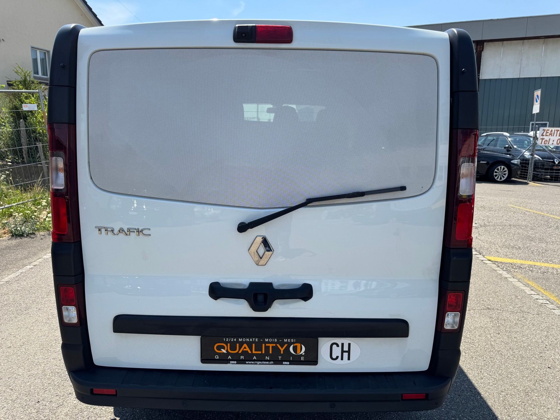 RENAULT Trafic 2.0 ENERGY dCi145 3.0t Business L1H1 A-image-5