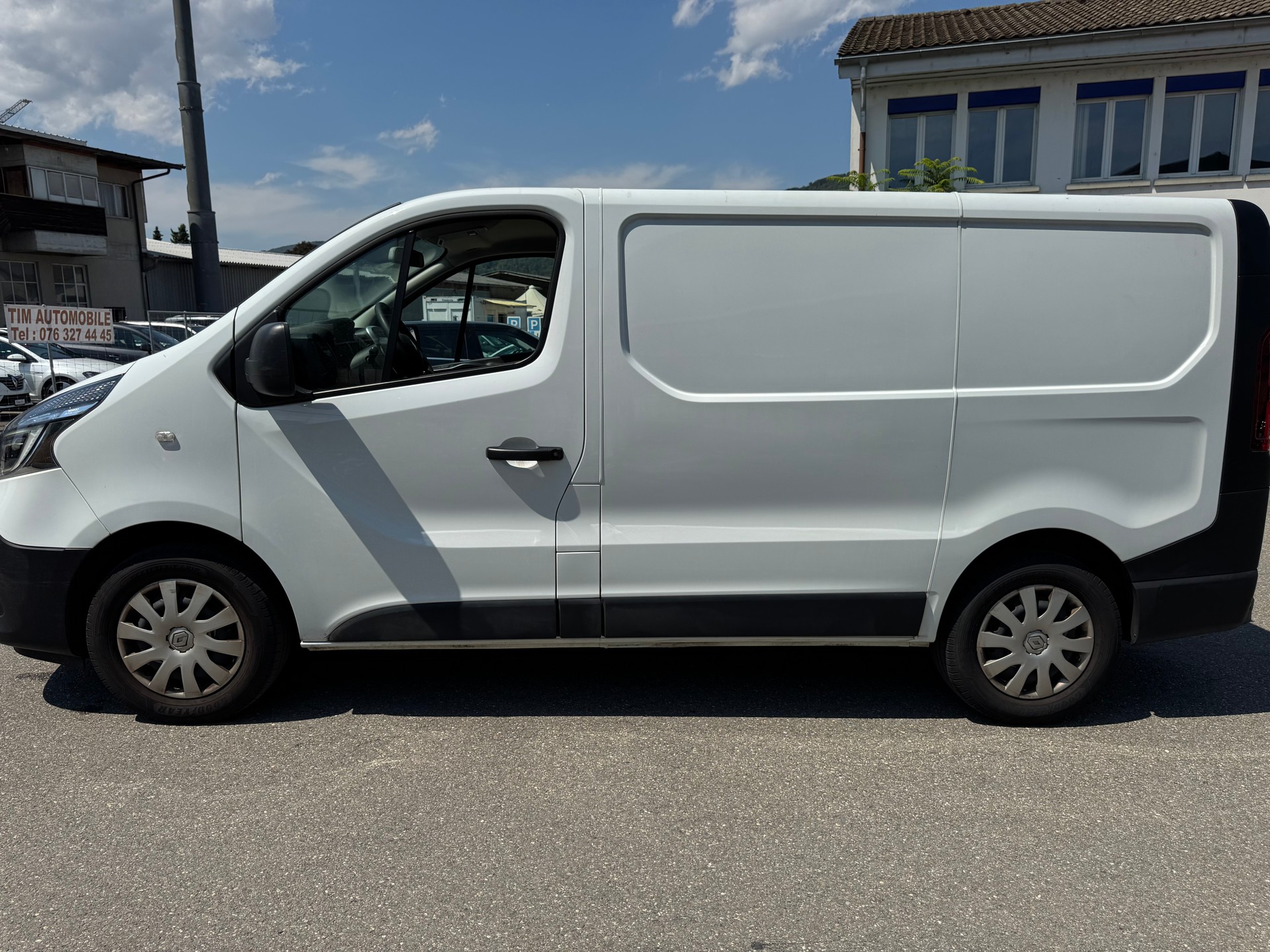 RENAULT Trafic 2.0 ENERGY dCi145 3.0t Business L1H1 A-image-7