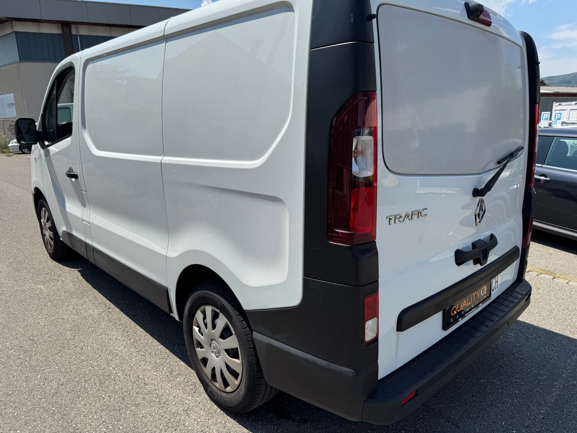 RENAULT Trafic 2.0 ENERGY dCi145 3.0t Business L1H1 A-image-6