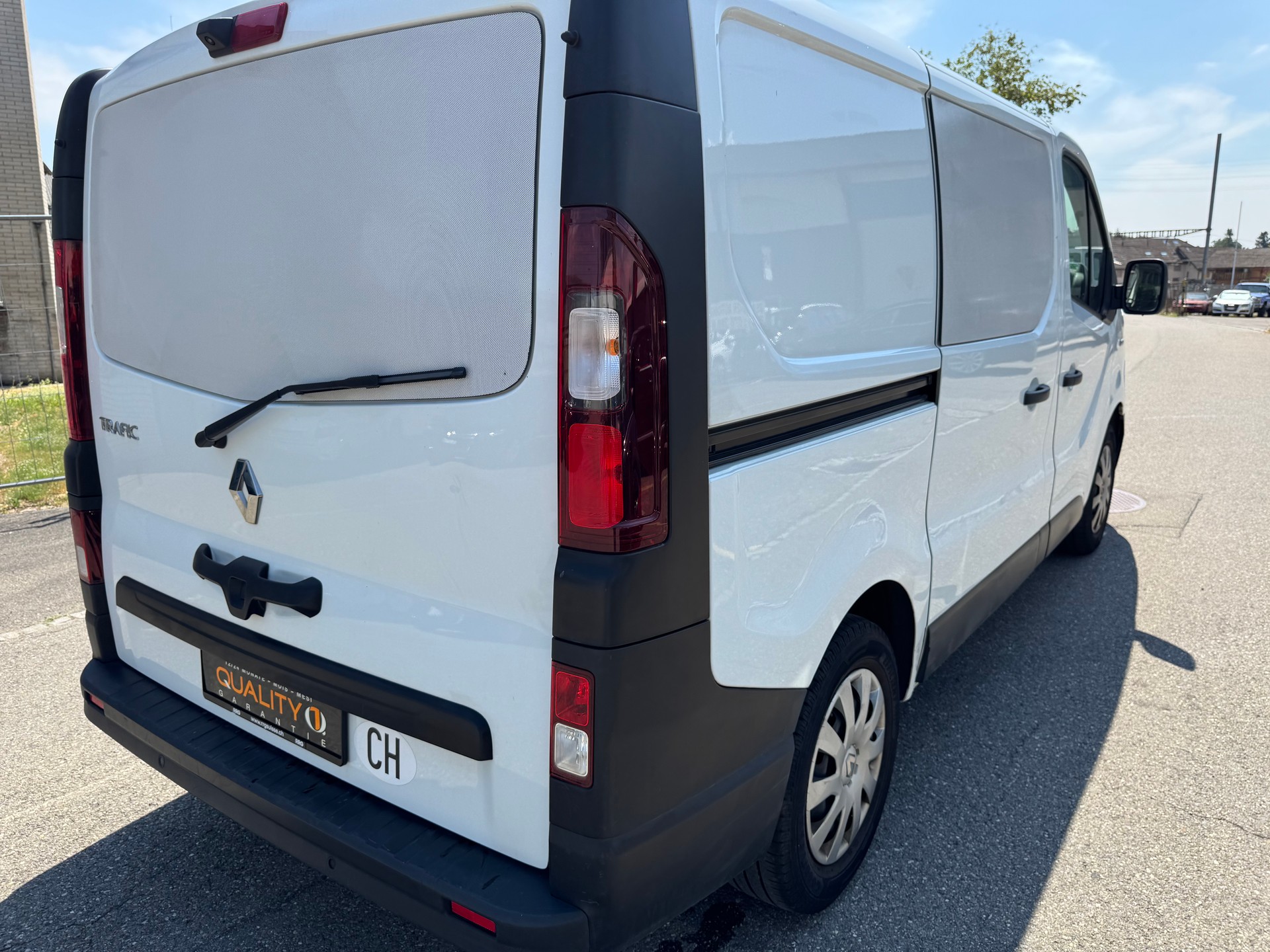 RENAULT Trafic 2.0 ENERGY dCi145 3.0t Business L1H1 A-image-4