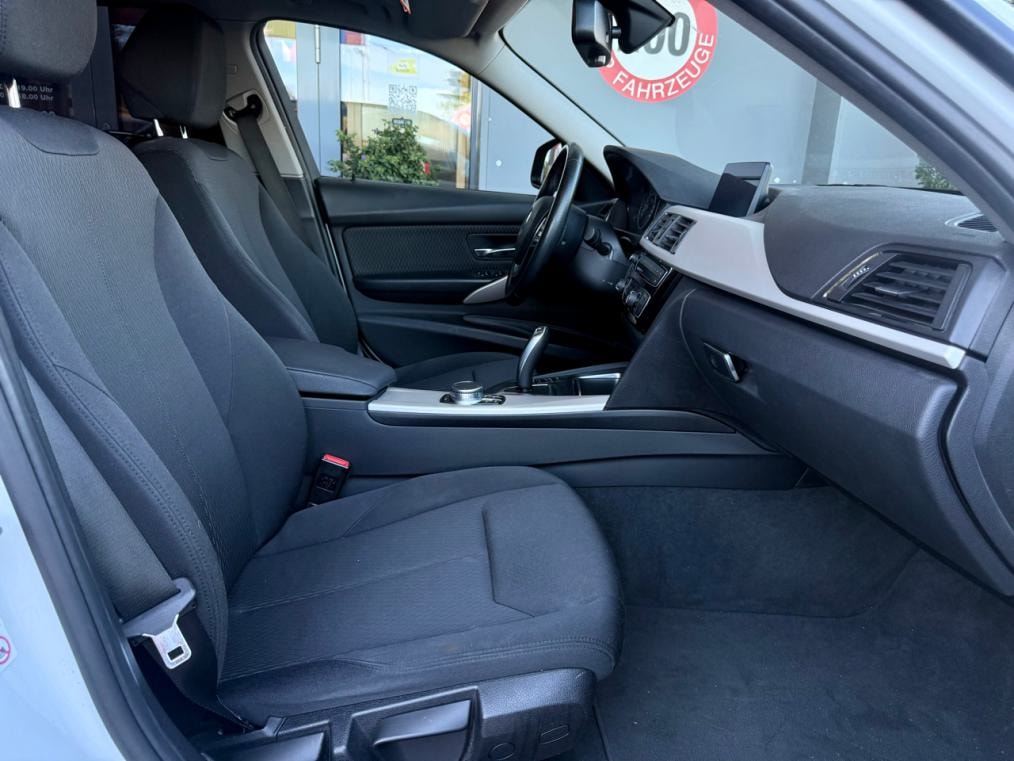 BMW 320d xDrive Touring Steptronic-image-10