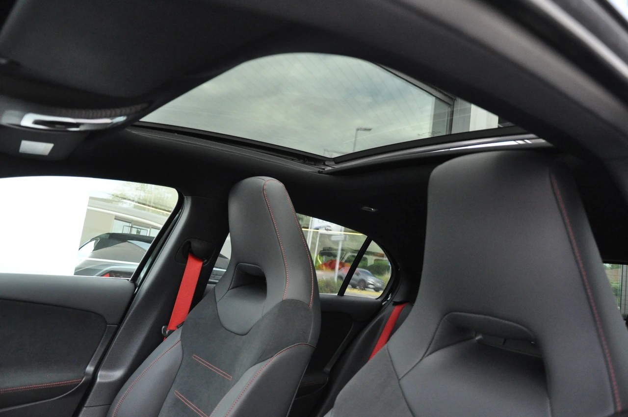 MERCEDES-BENZ A AMG 35 4Matic+ 8G-DCT-image-11
