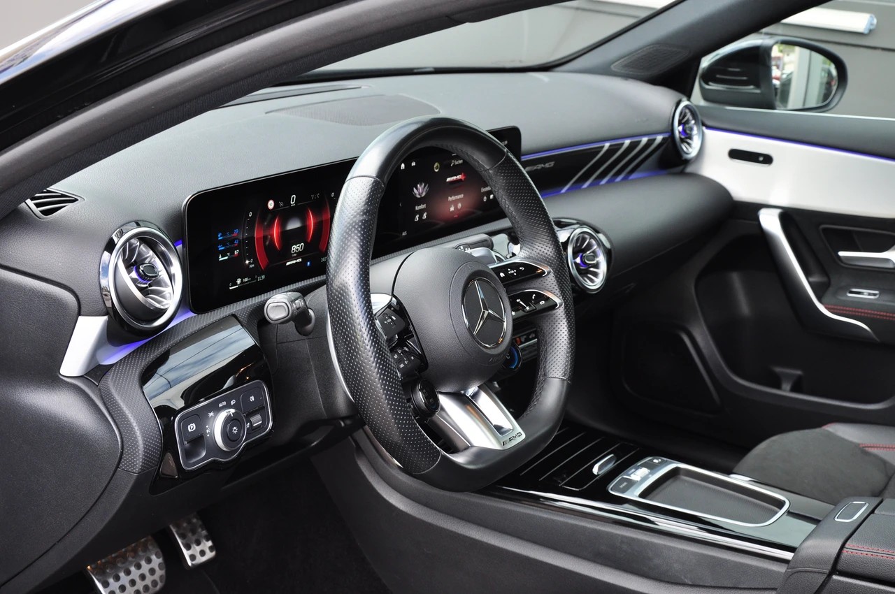 MERCEDES-BENZ A AMG 35 4Matic+ 8G-DCT-image-8