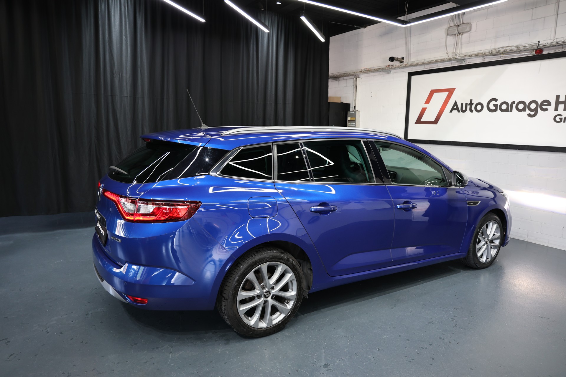 RENAULT Mégane Grandtour 1.7 dCi GT Line EDC-image-11