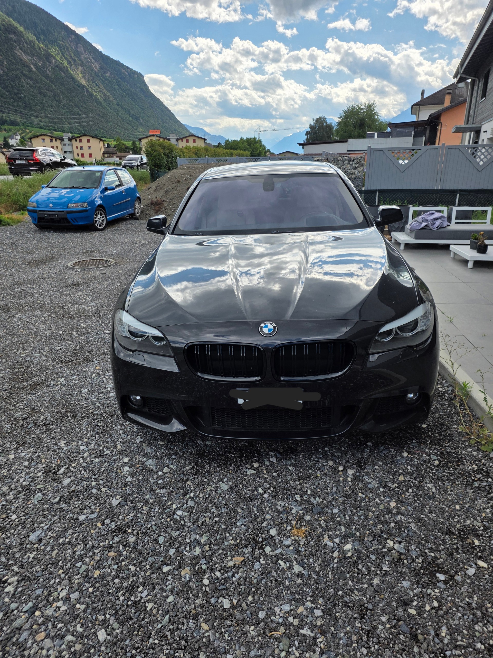 BMW 528i-image-1