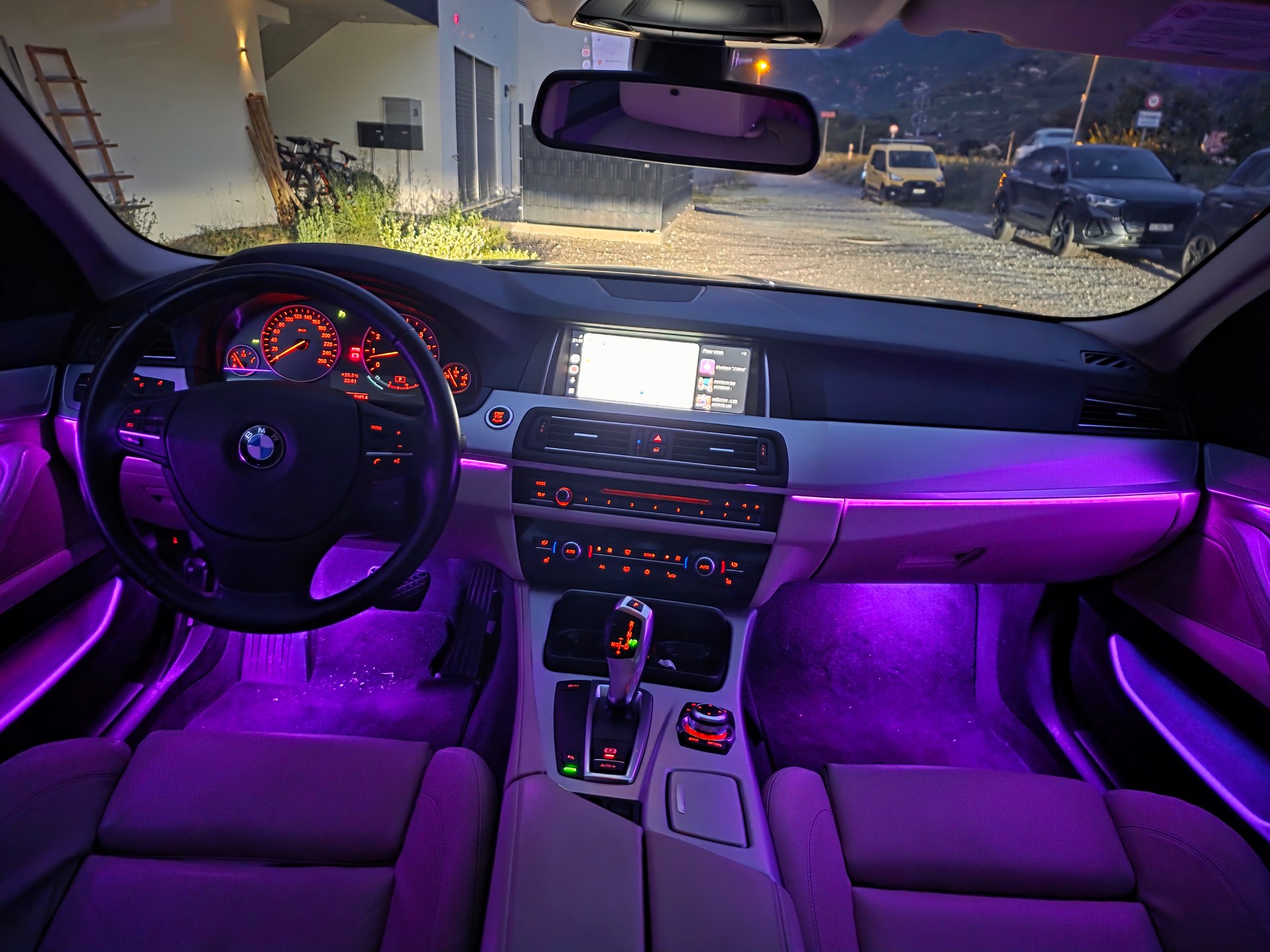 BMW 528i-image-5